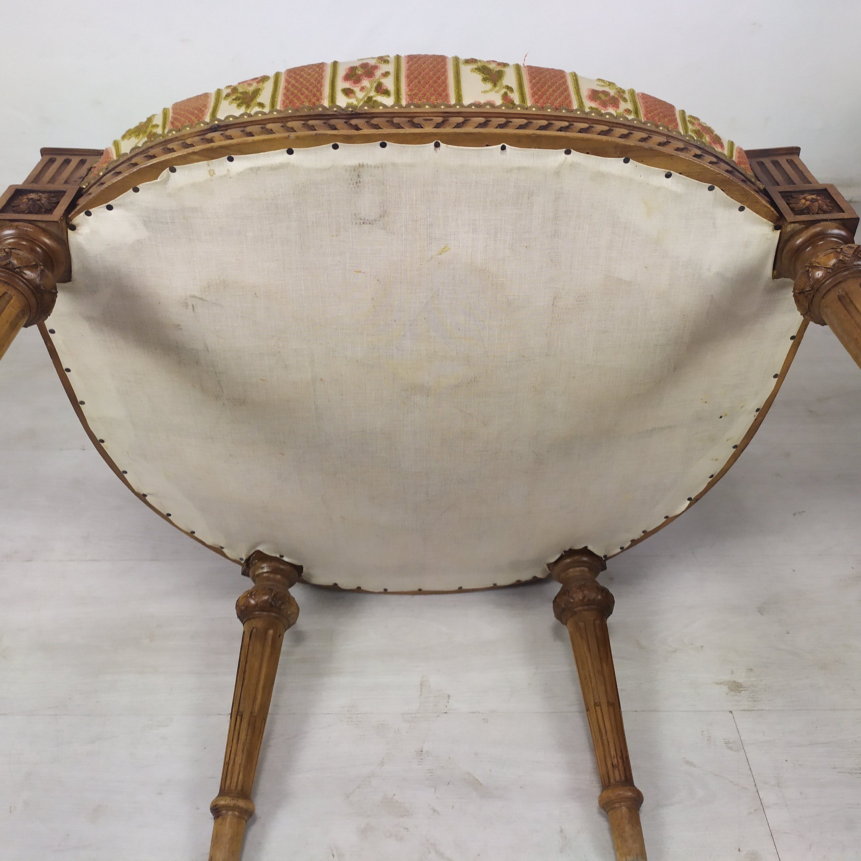 Lounge armchairs bench medallion