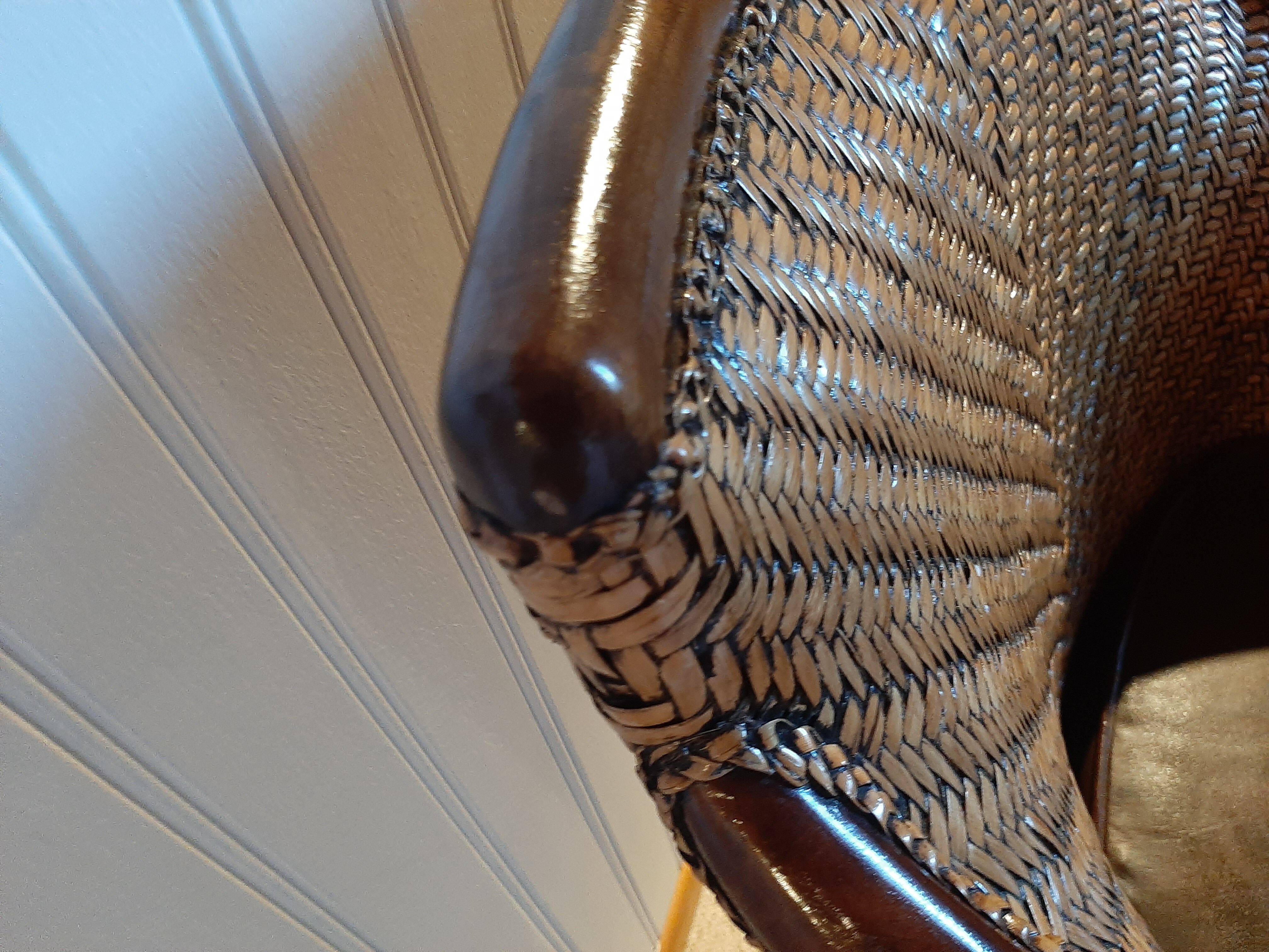 Fauteuil rotin tressé et bois exotique