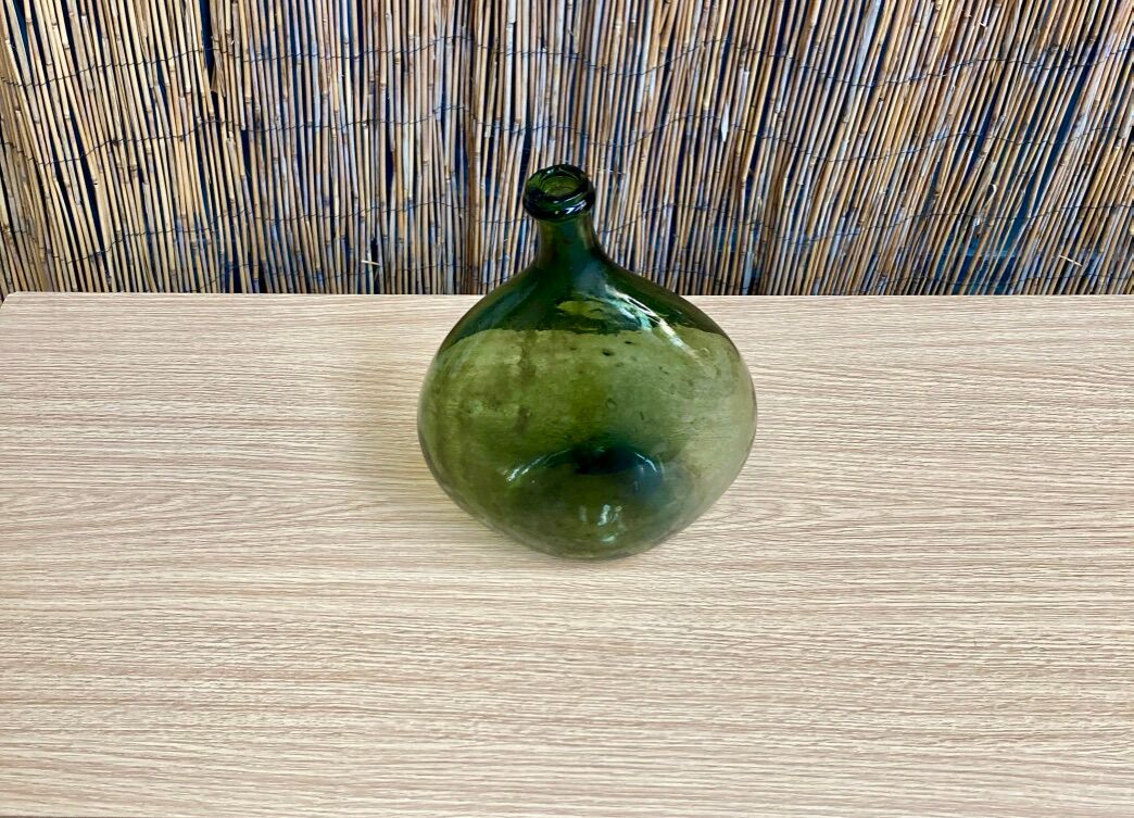 Dame Jeanne, glass canister