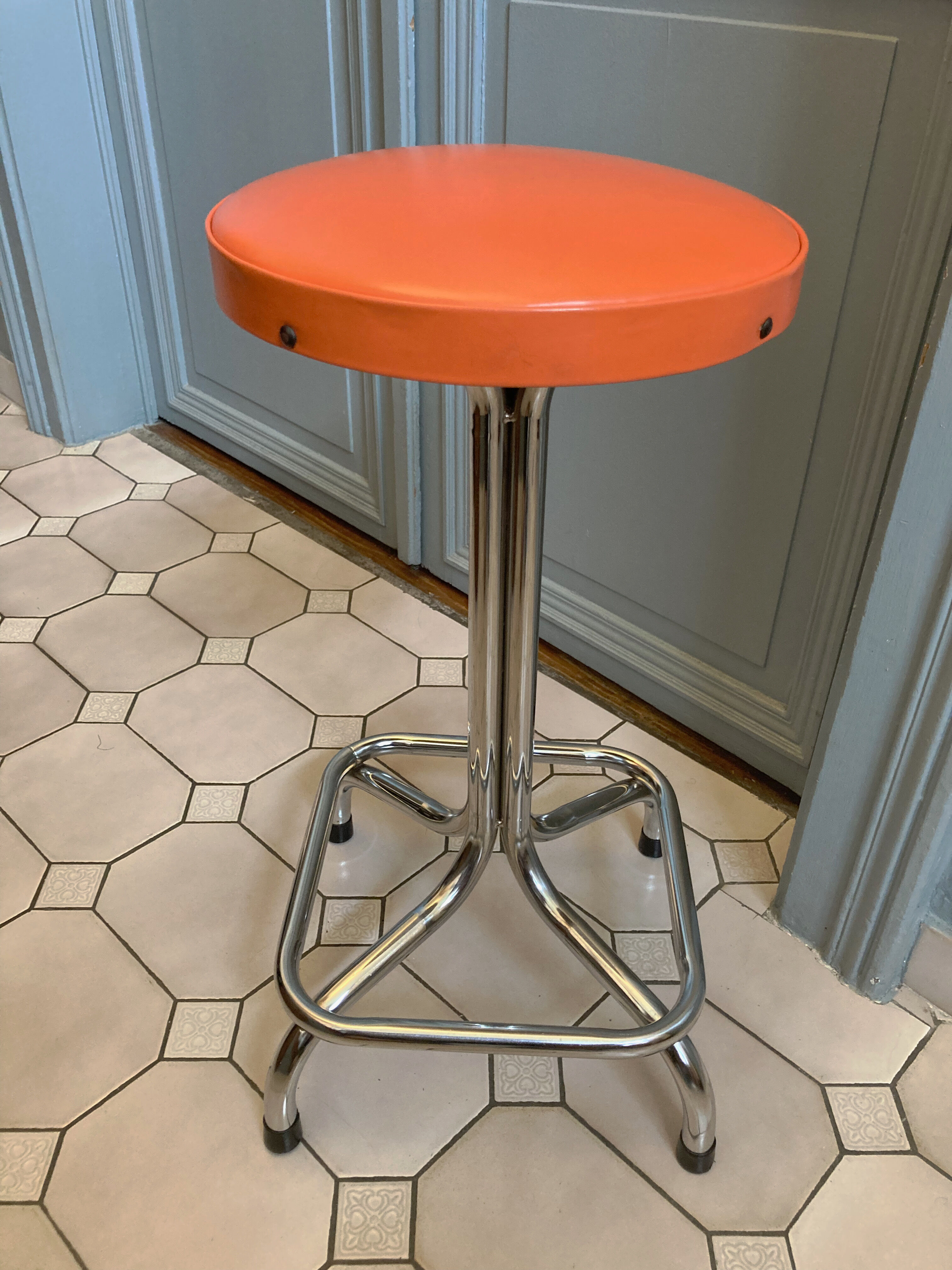Duo of chair and stool 1970 orange and chromes