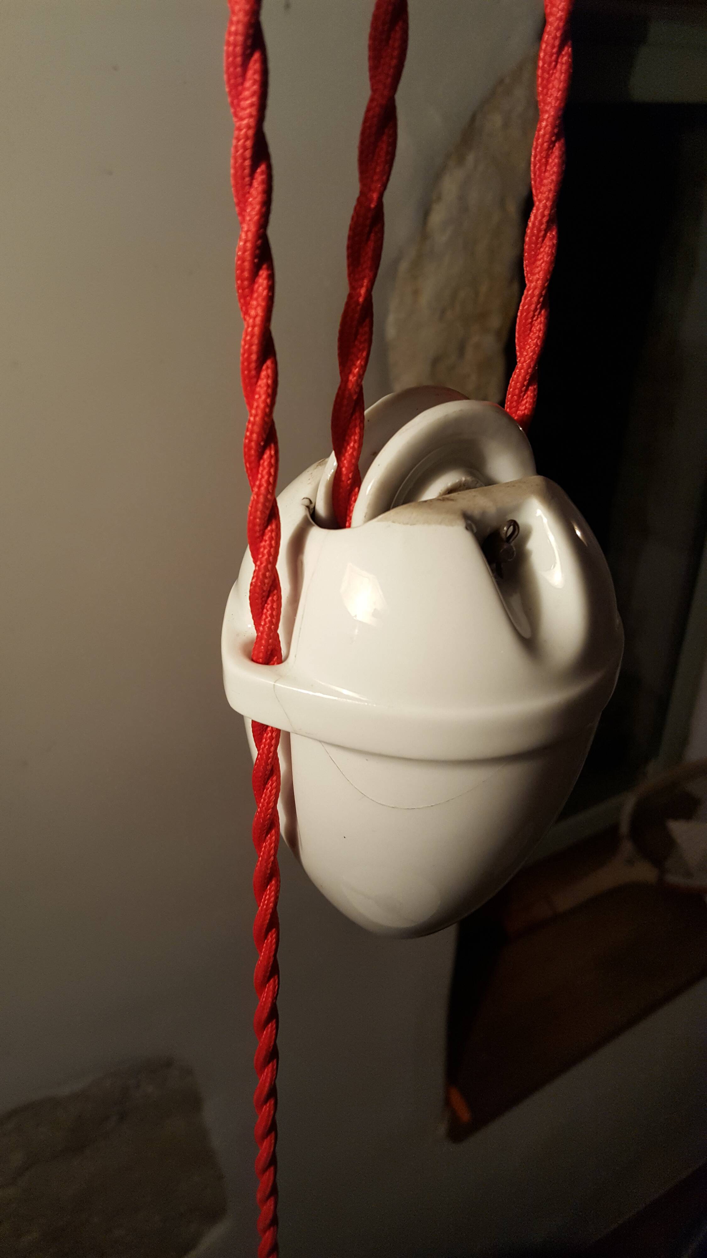 Hanging goes up & down opaline