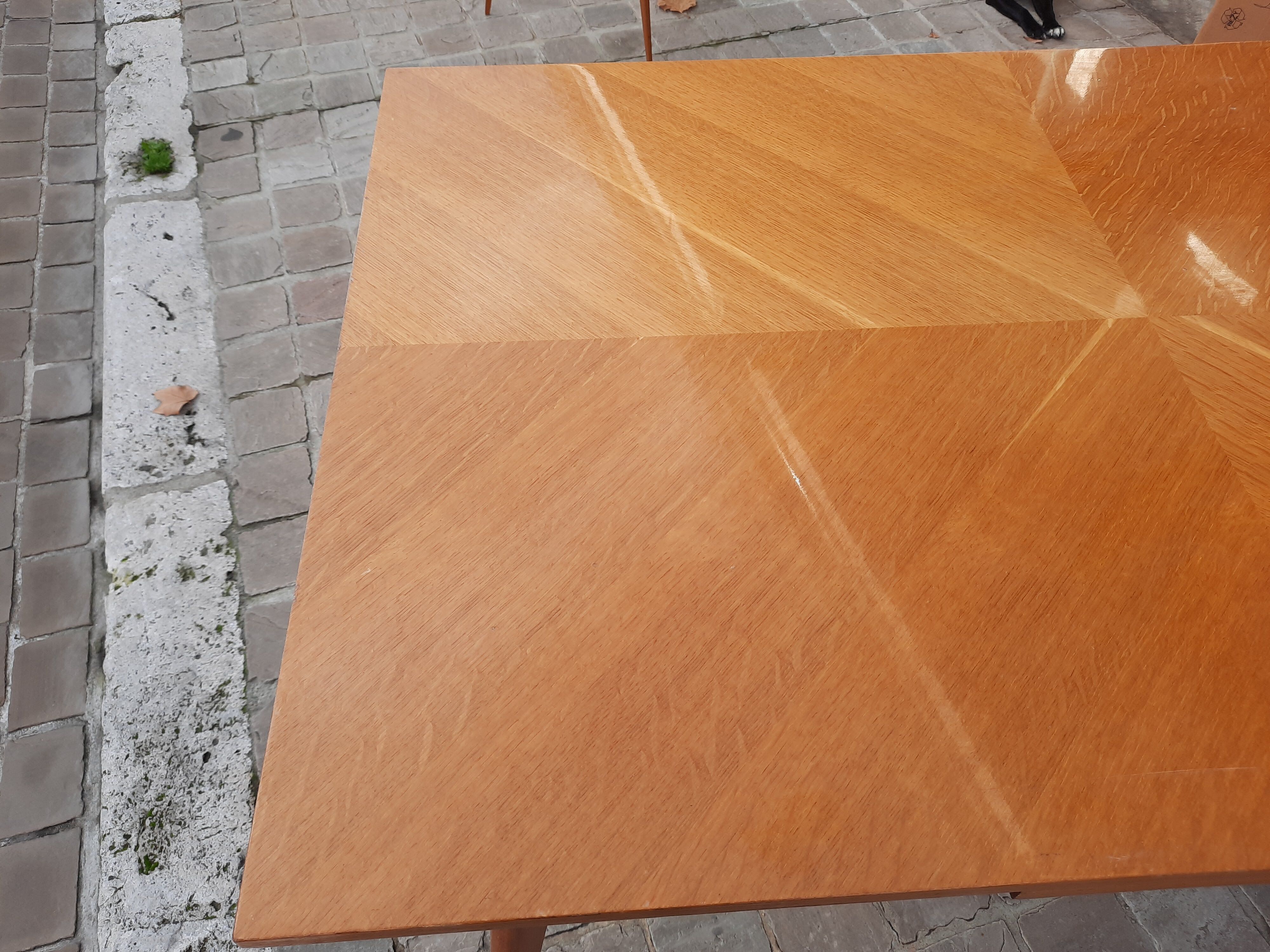 Vintage table foot compass