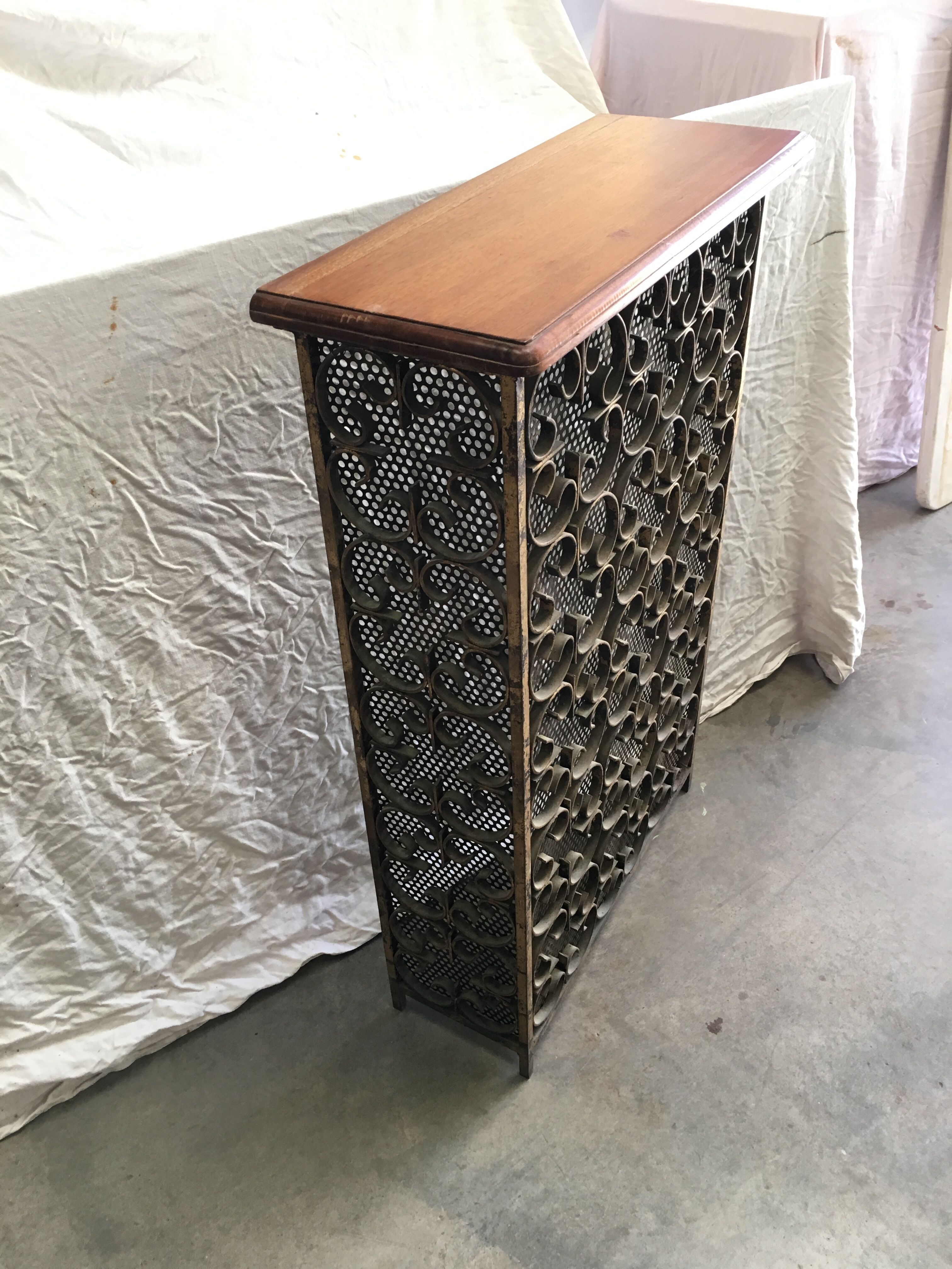Console cache radiateur
