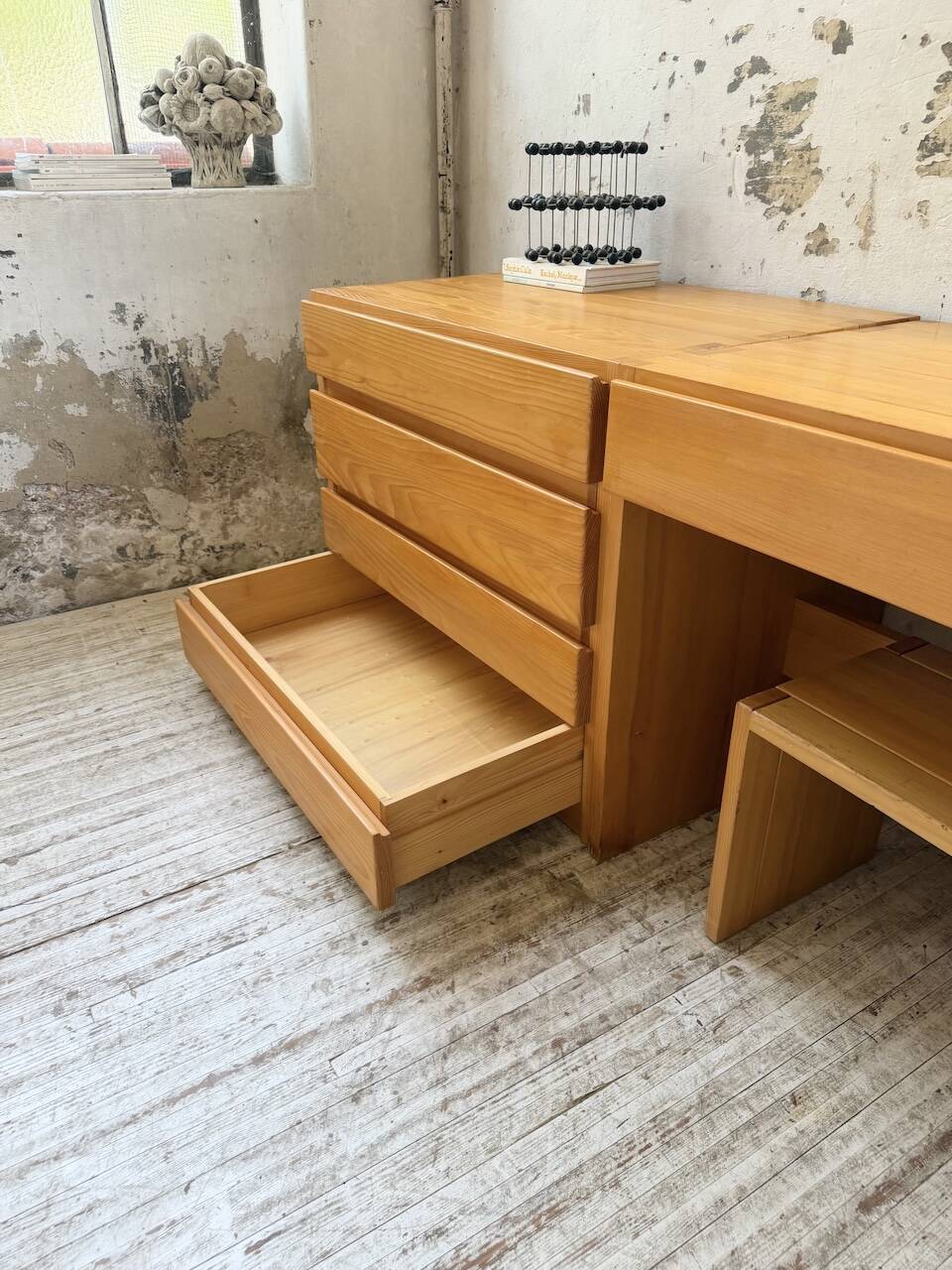 Bureau + commode + tabouret pin Maison Regain Savoie