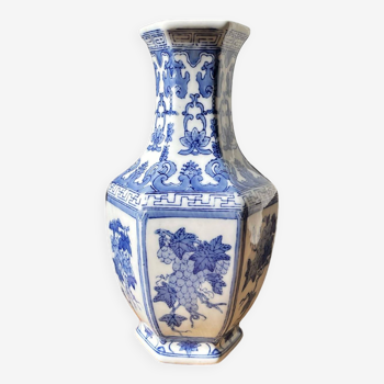 Chinese vase with vine decor