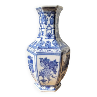 Chinese vase with vine decoration