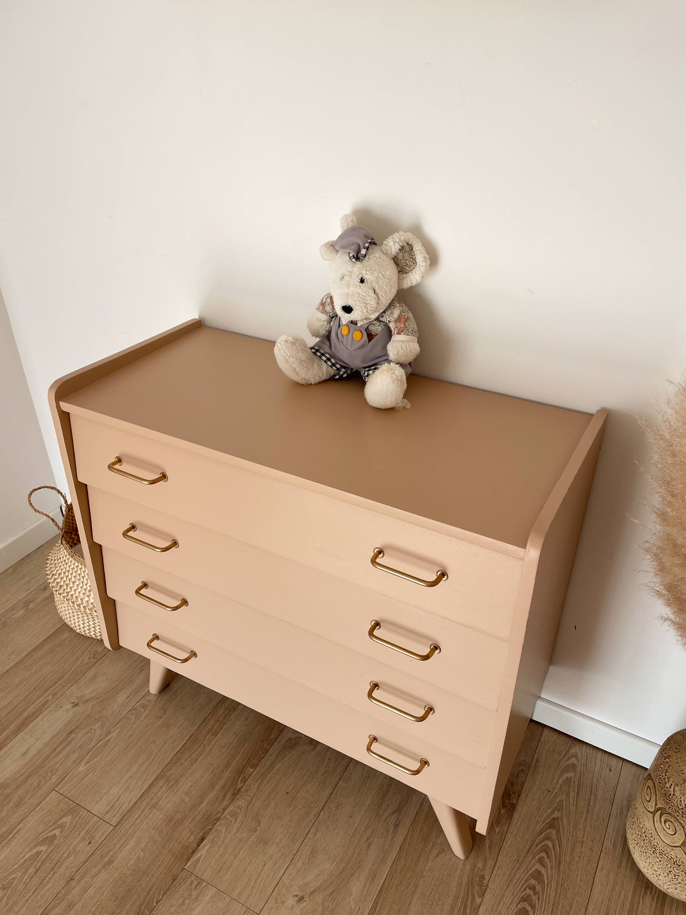 Commode vintage beige rosé