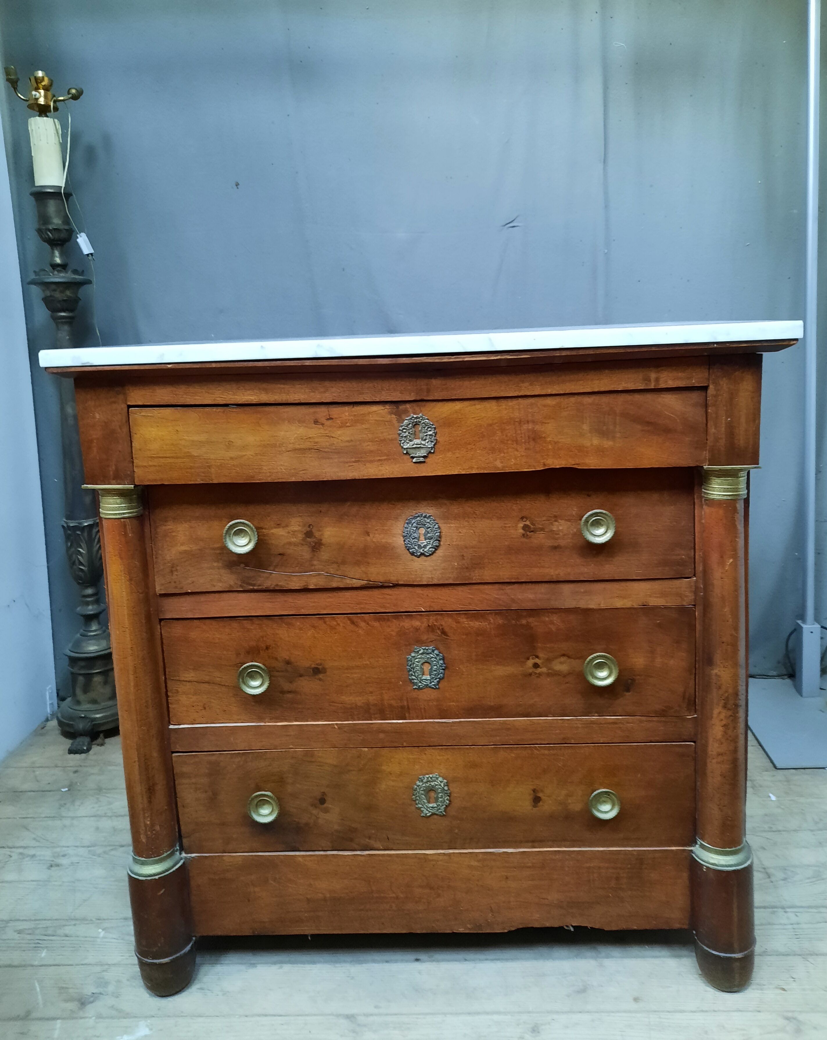 Commode empire à demi colonne