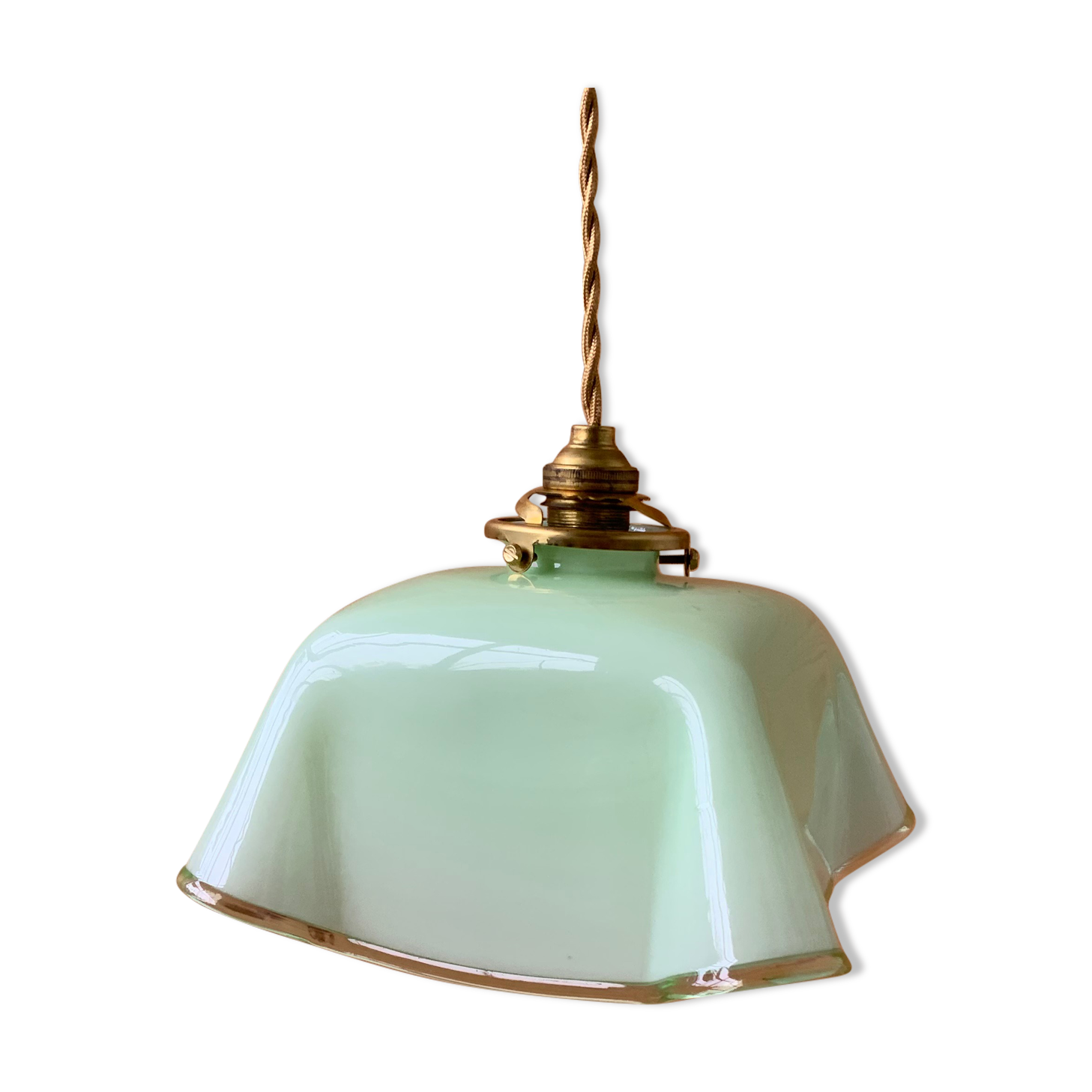 Opaline suspension