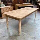 Farmhouse table spindle legs