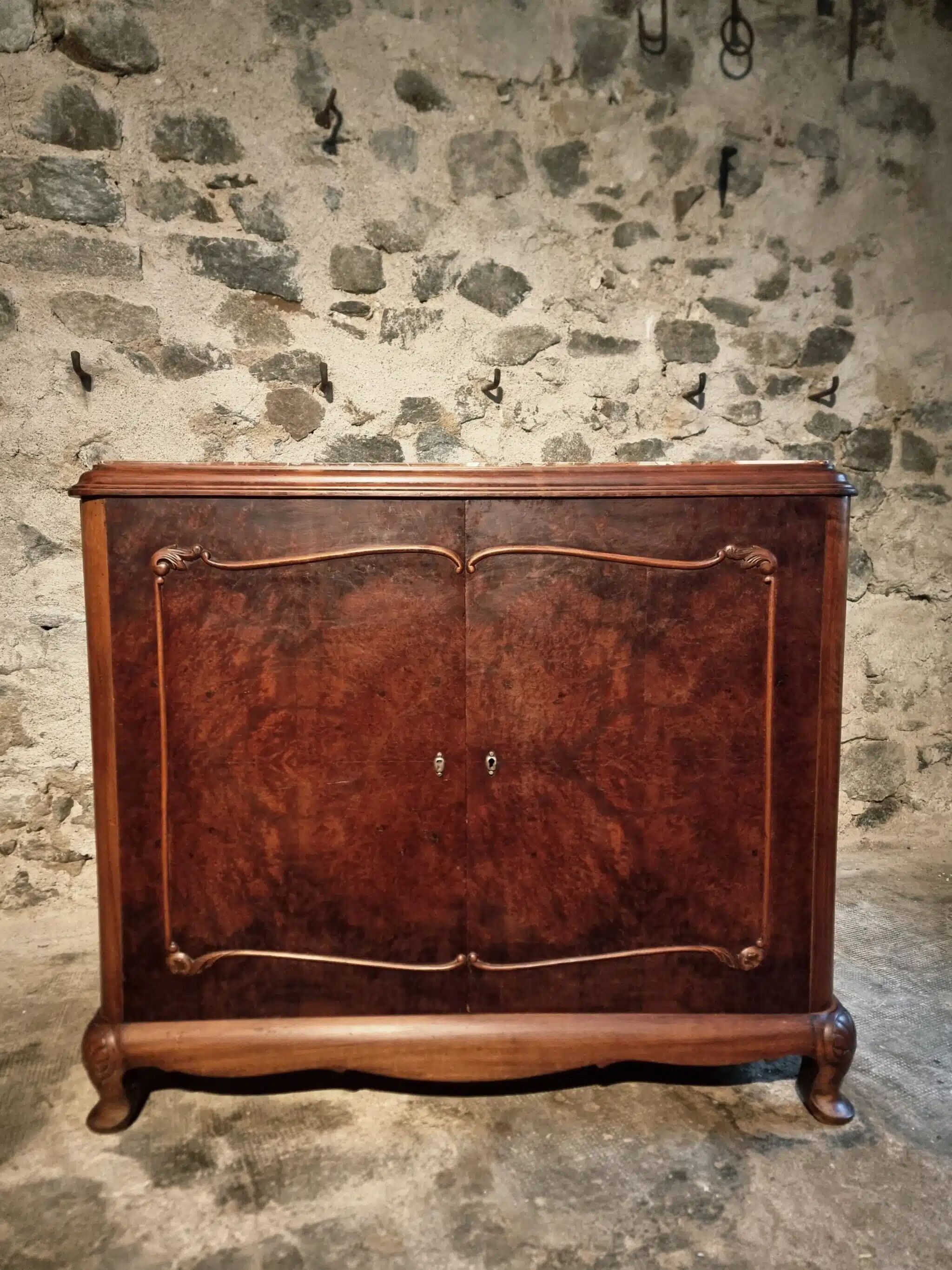 Buffet art déco français en noyer et acajou avec plateau en marbre, fin des années 1920
