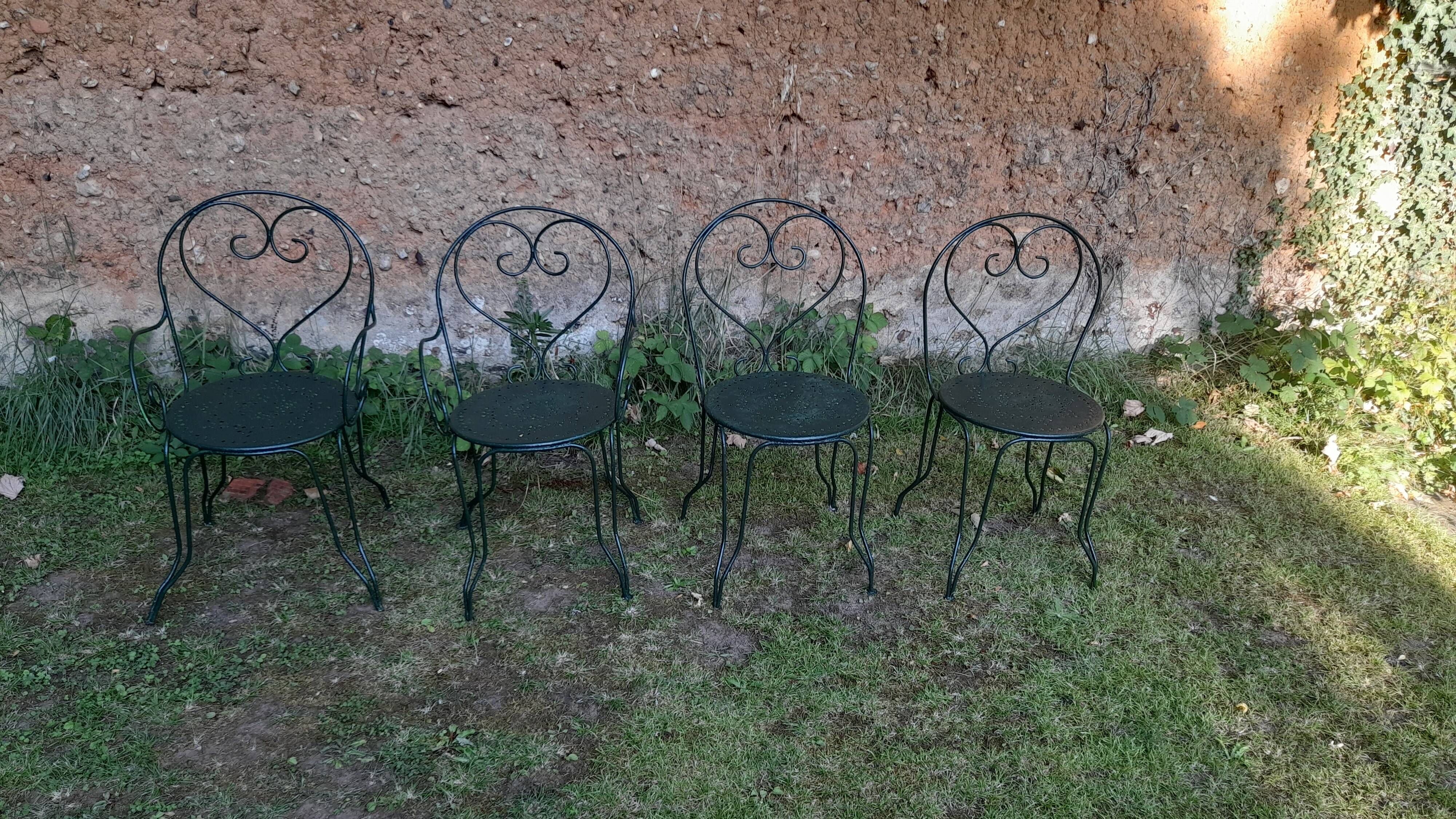 Antique wrought iron garden furniture set 1 table 2 armchairs 2 wagon green chairs