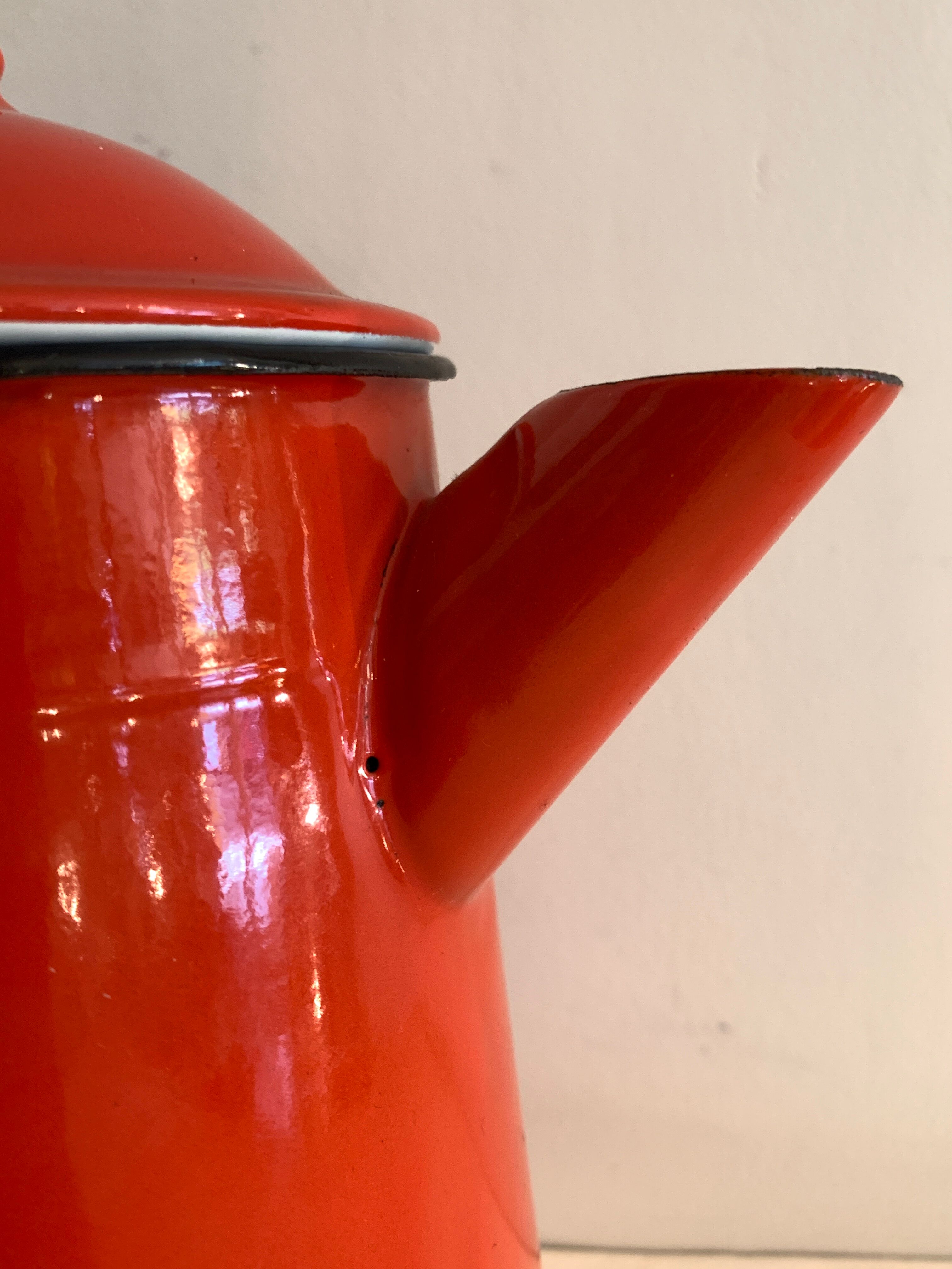 Enamelled sheet metal coffee maker, 1960