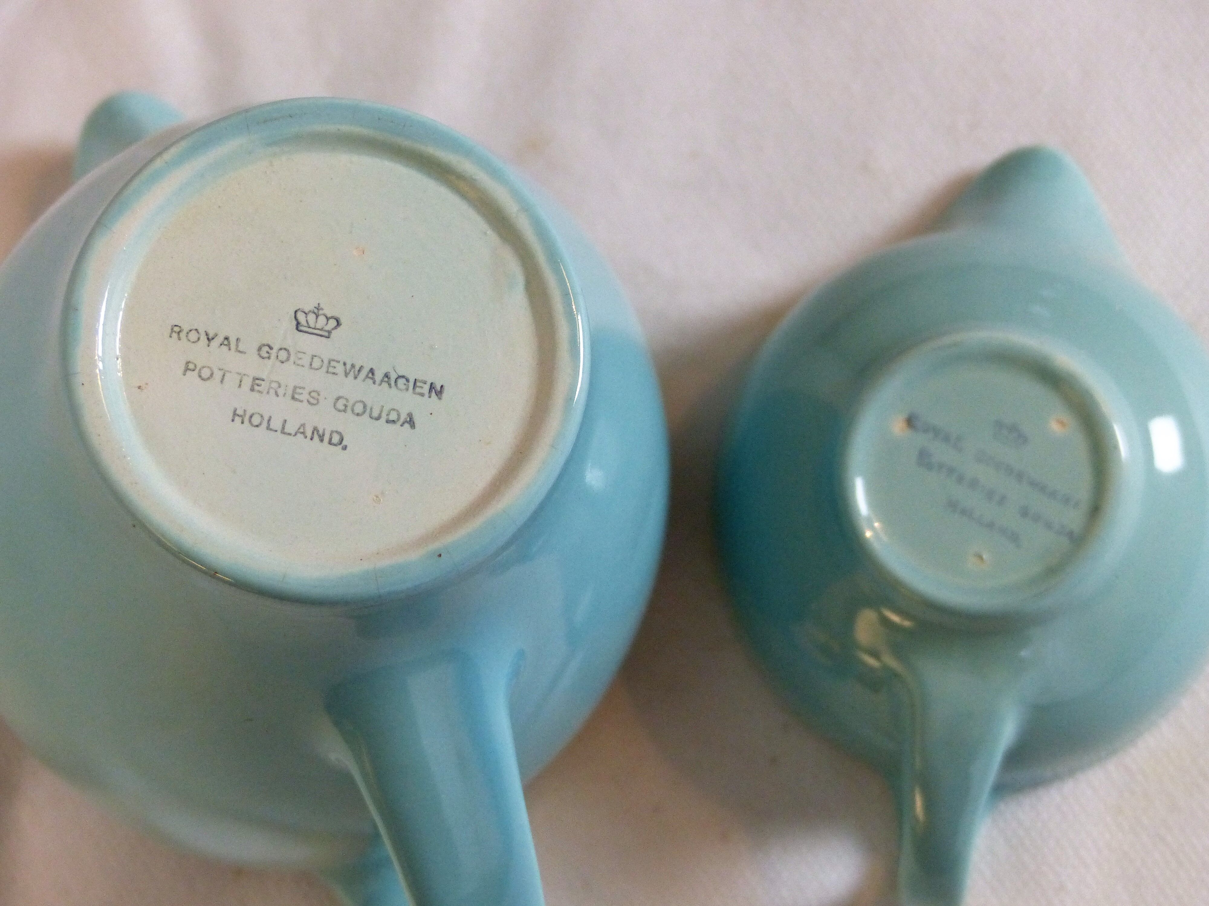 Teapot and its milk pot