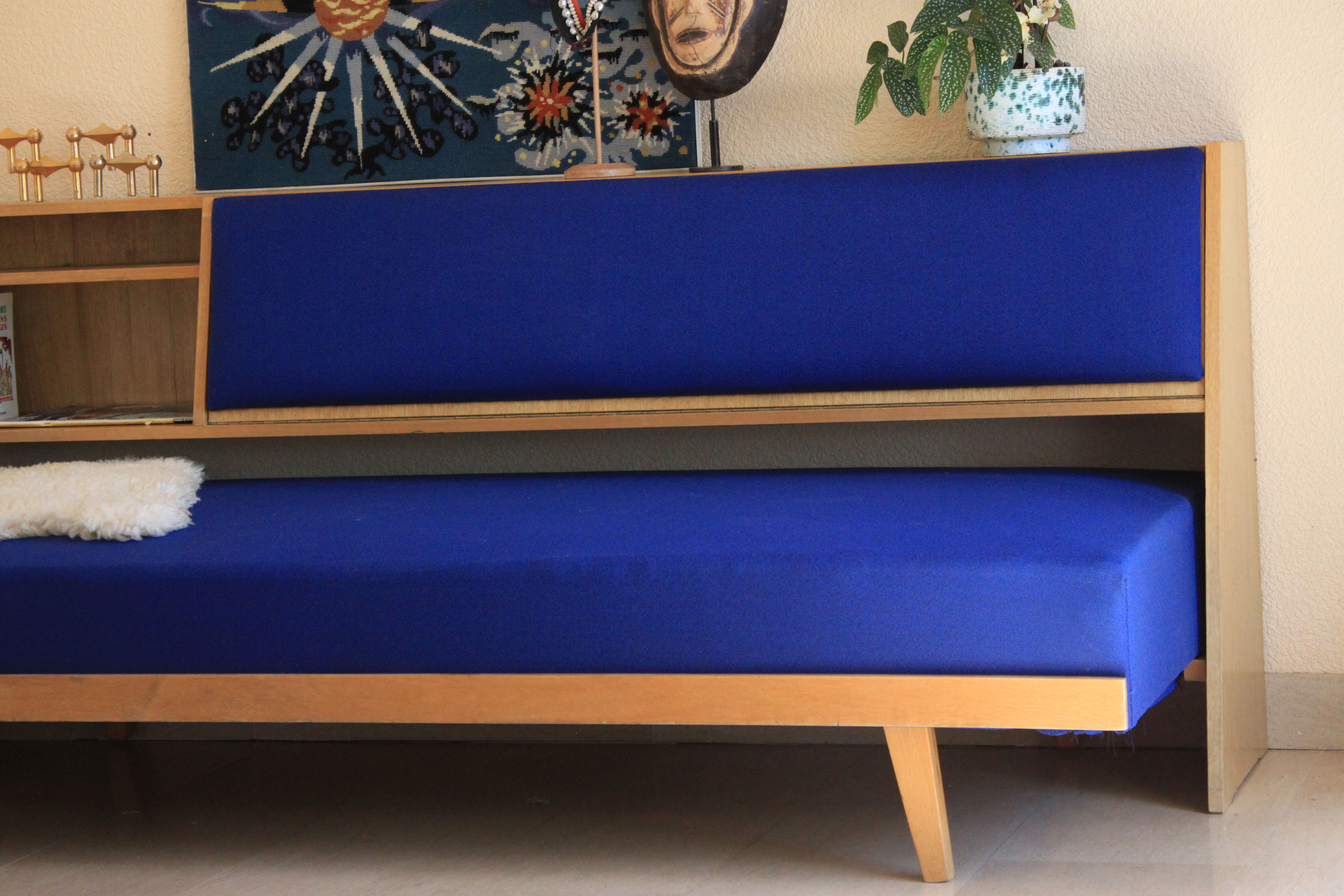Daybed, vintage sofa bed, 60s. great studio in paris