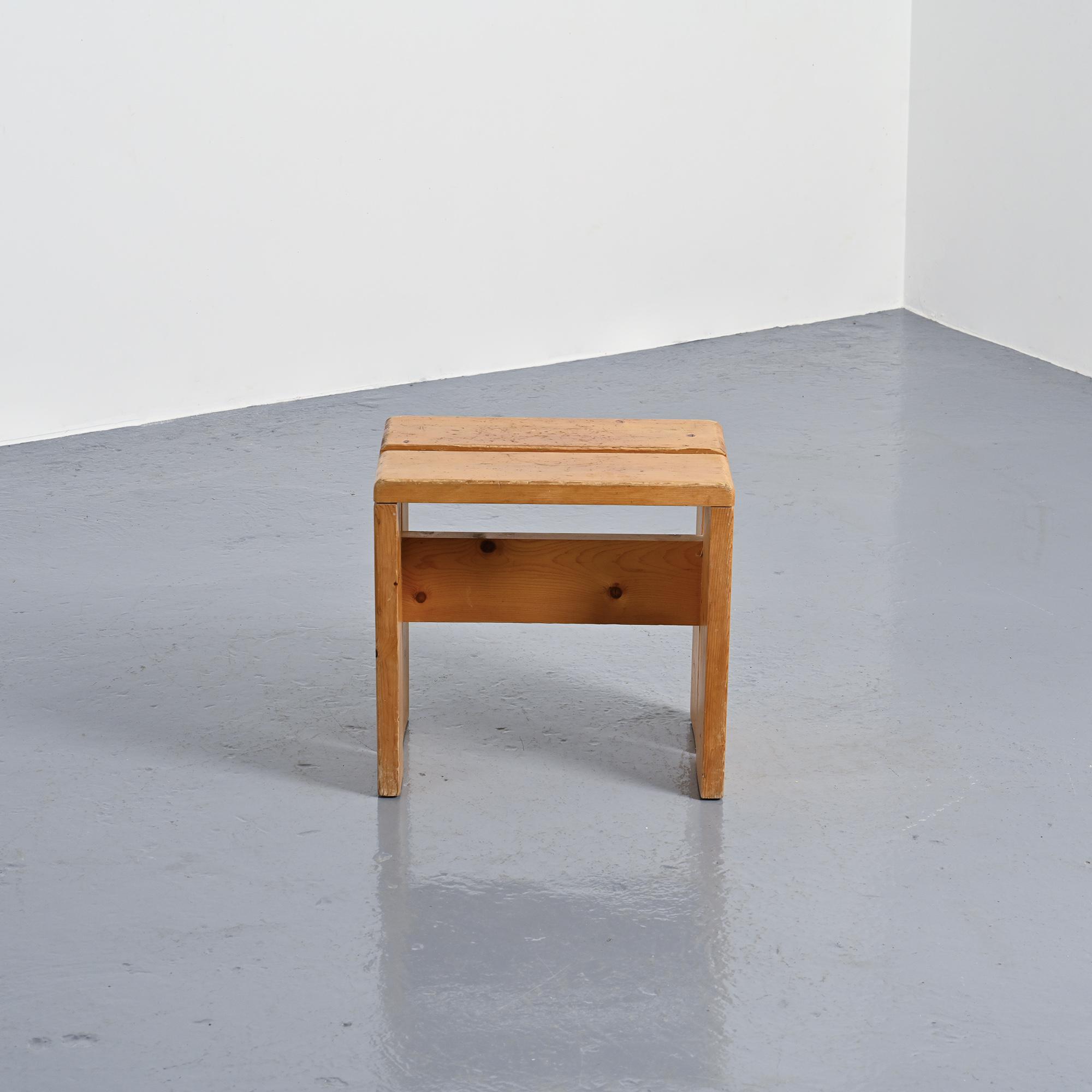 Tabouret en pin massif, Les Arcs