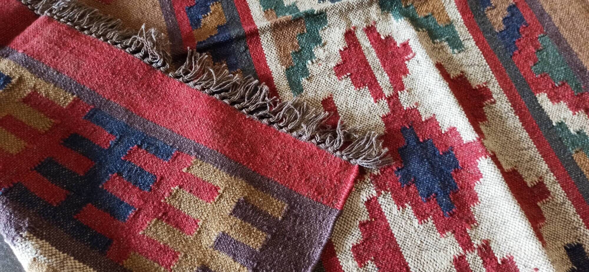 Kilim carpet in burlap and cotton. 120cm x 190cm