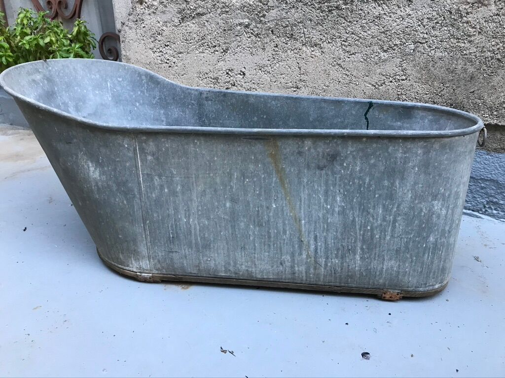 Zinc bathtub early XX