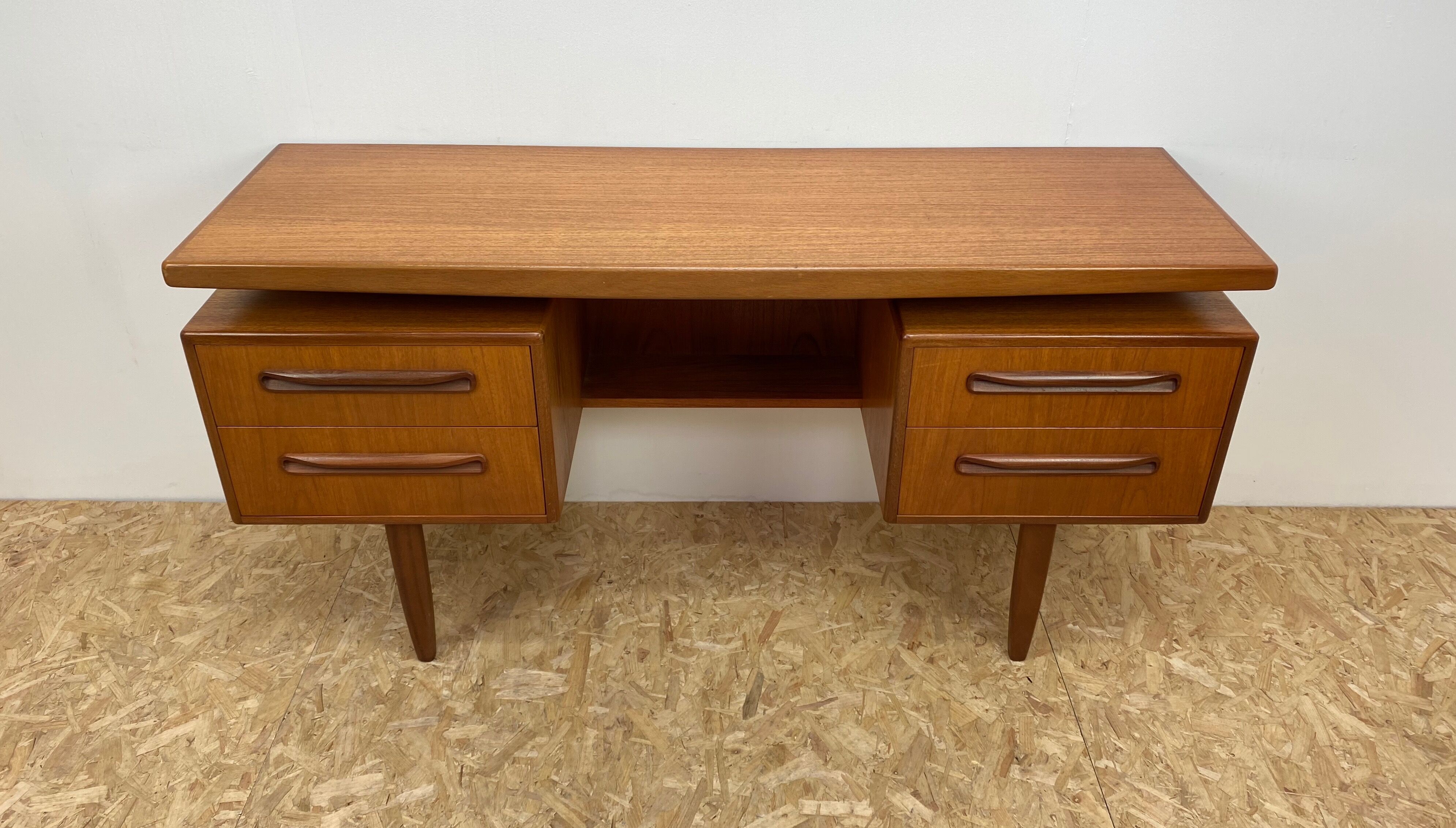 Mid century vintage dressing table by GPlan