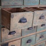 Meuble de quincaillerie industriel en pin peint, France années 1950