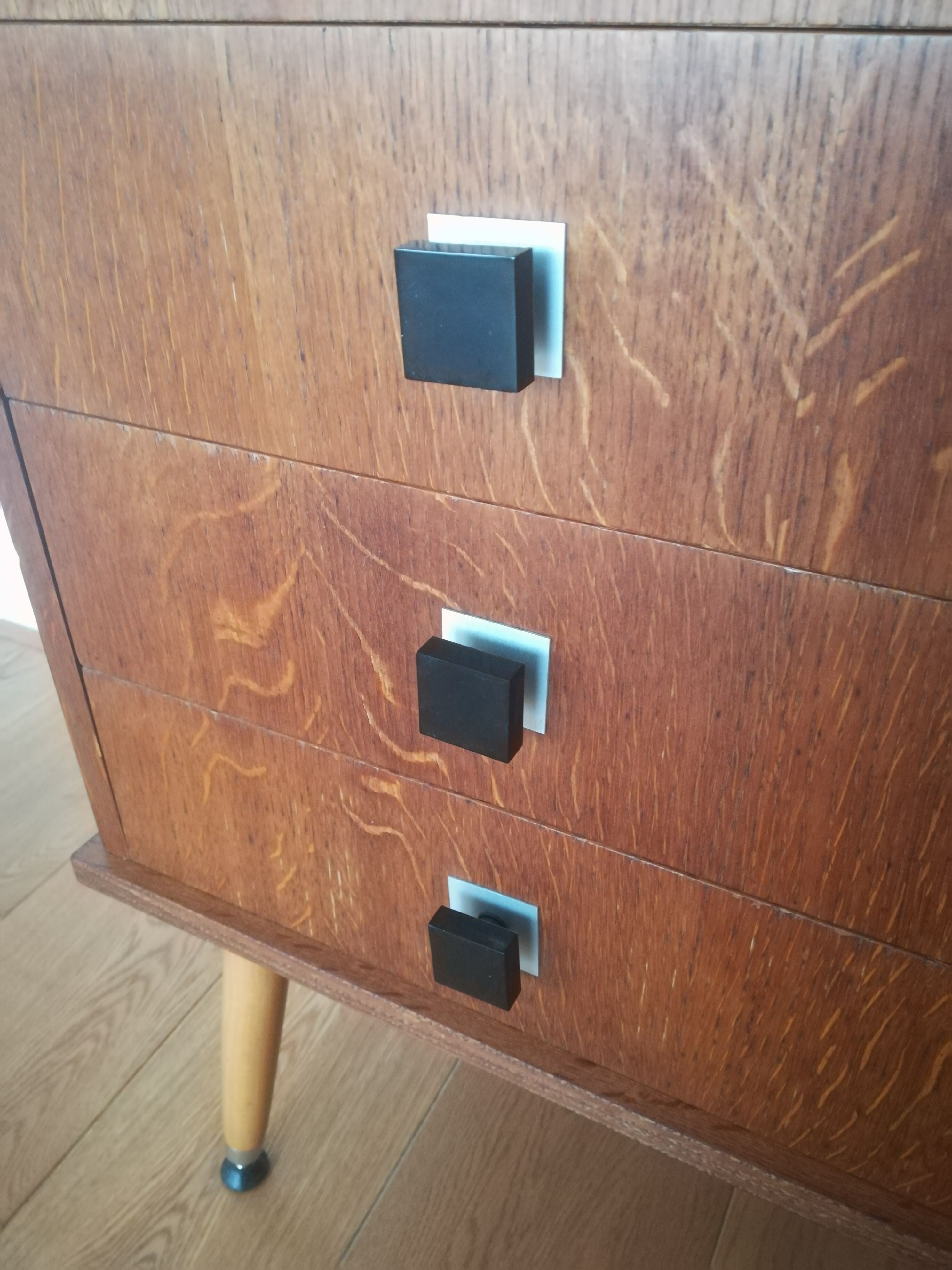 Sideboard / chest of drawers