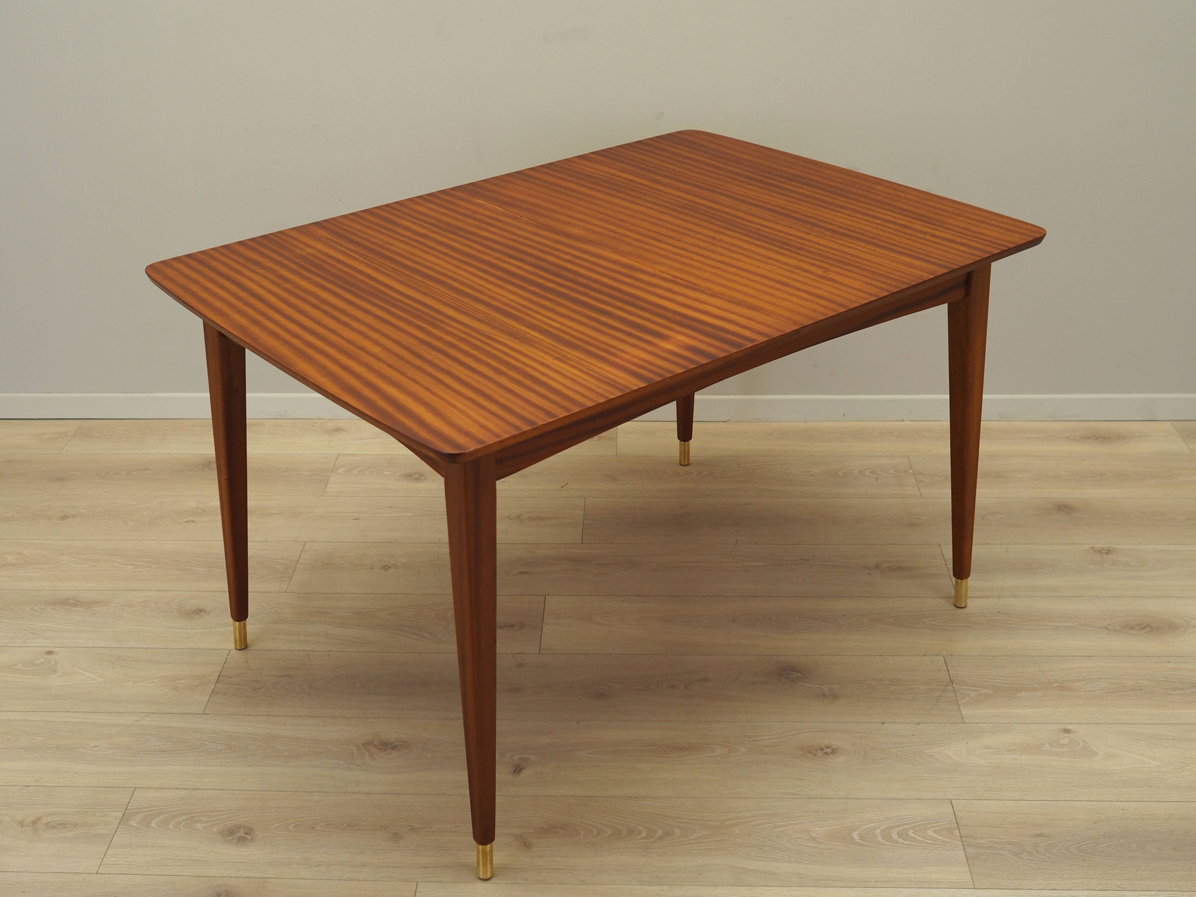 Table en acajou, design danois, années 1970, production : Danemark
