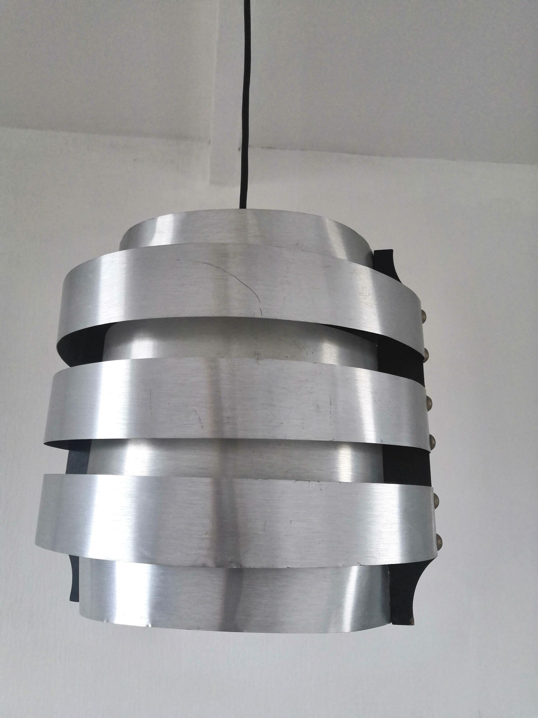 Suspension aluminum and wood design 70s