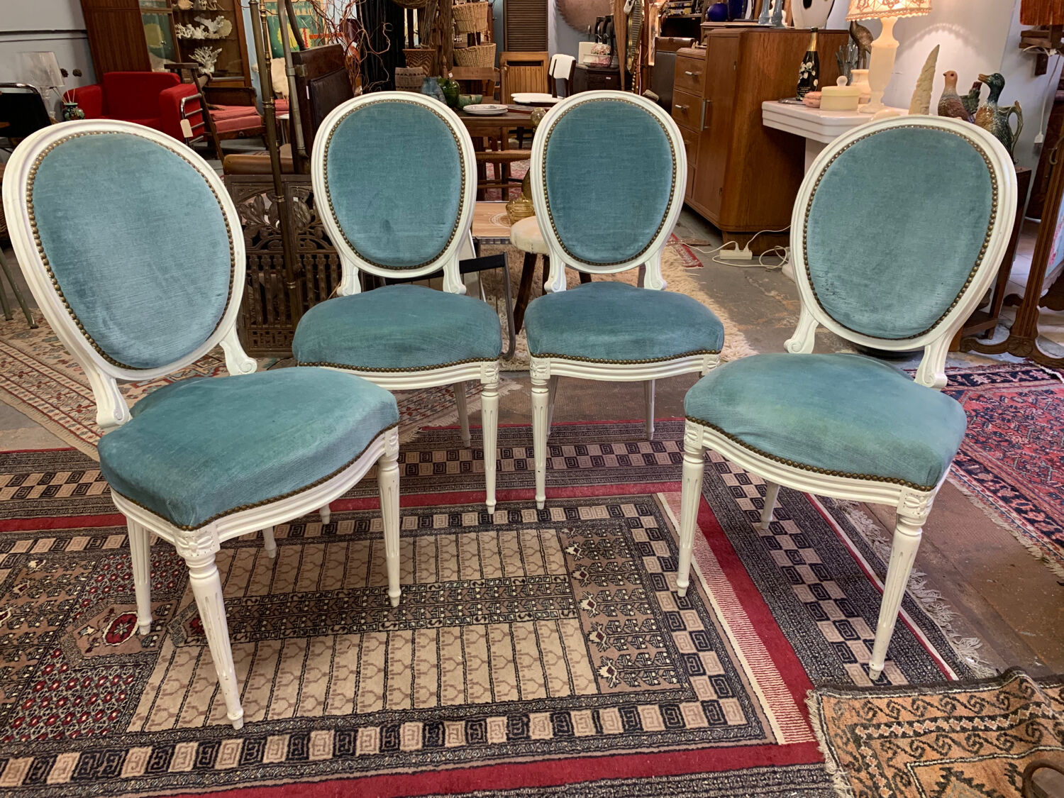 Chaises médaillon velours