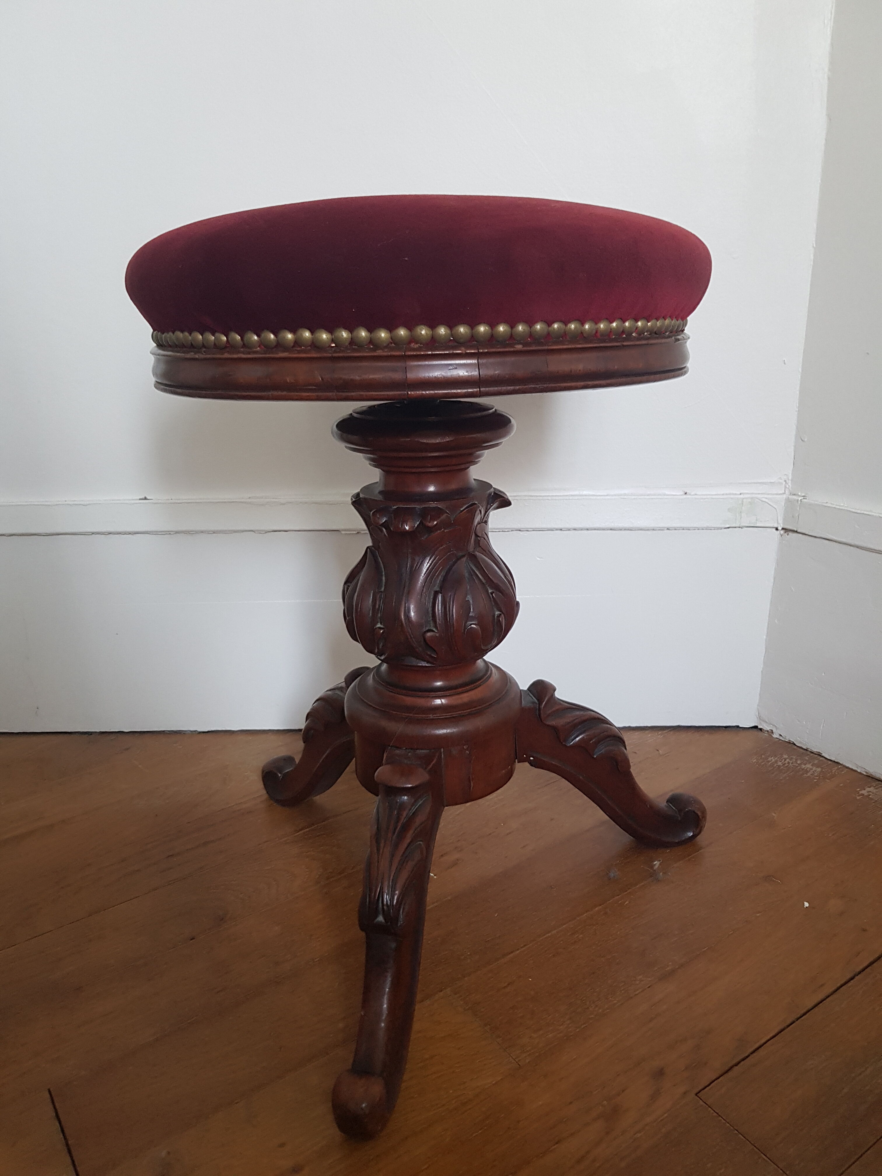 Piano stool