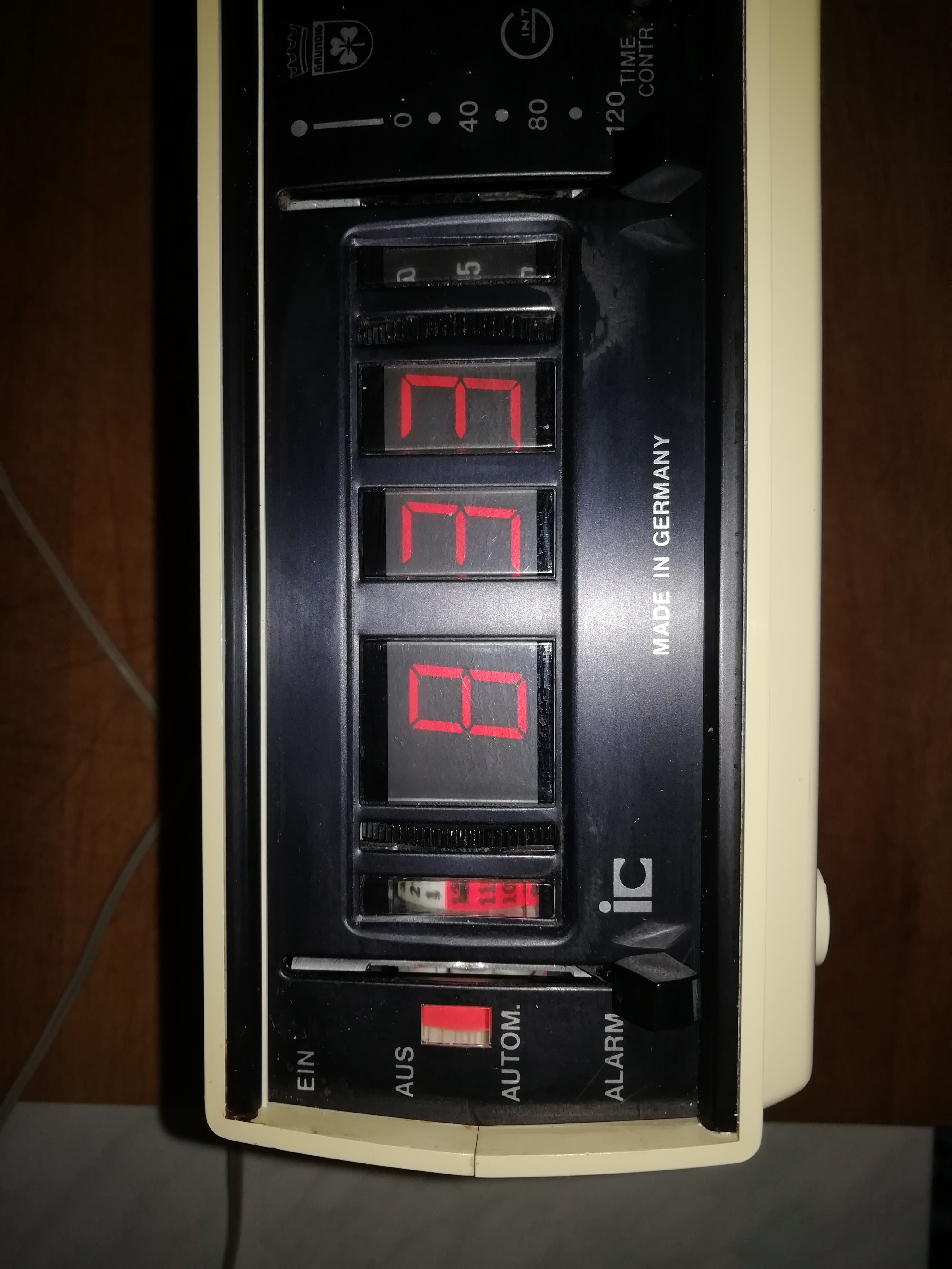 Radio alarm clock Grundig 70s
