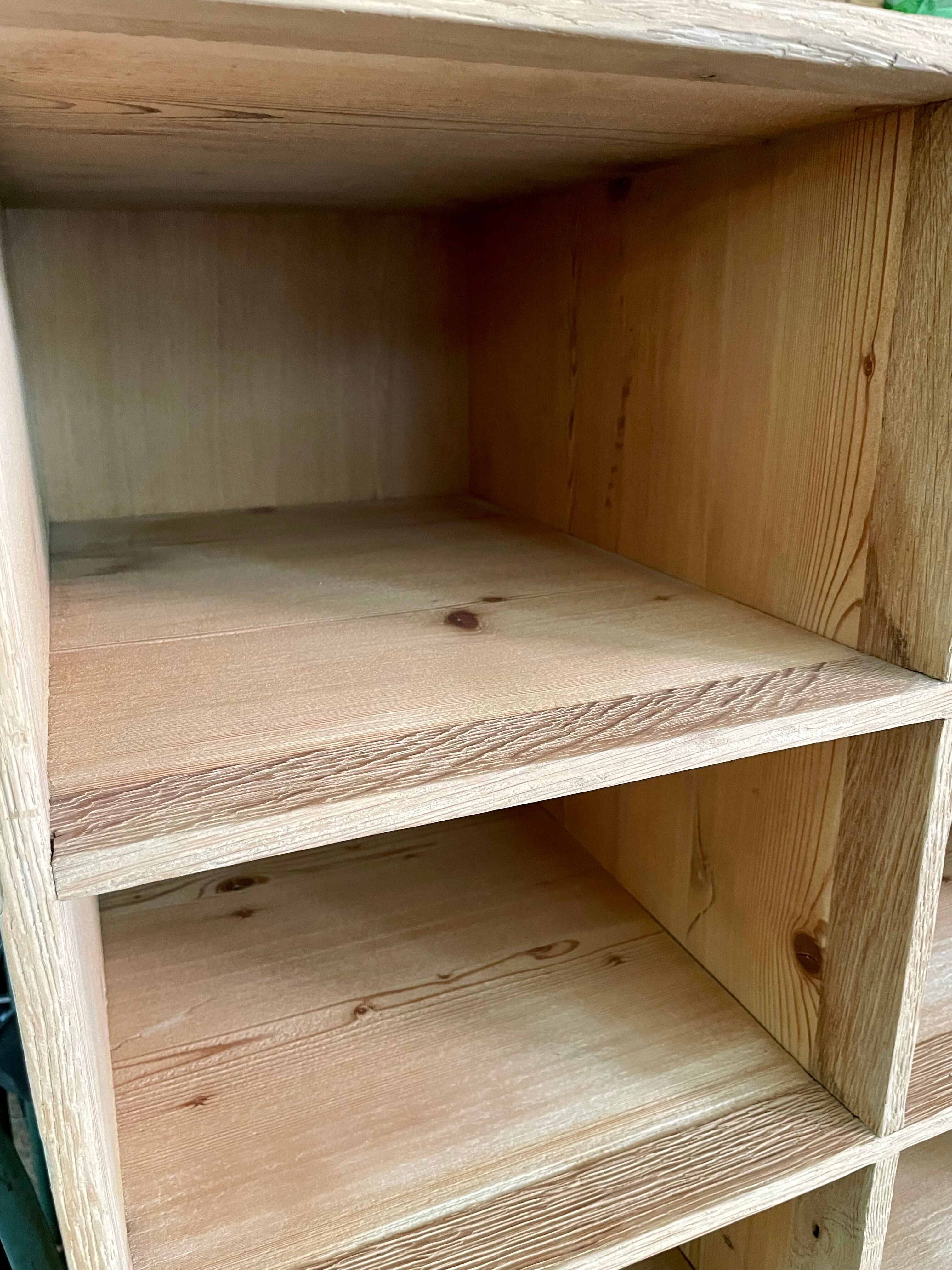 Trade furniture 24 lockers