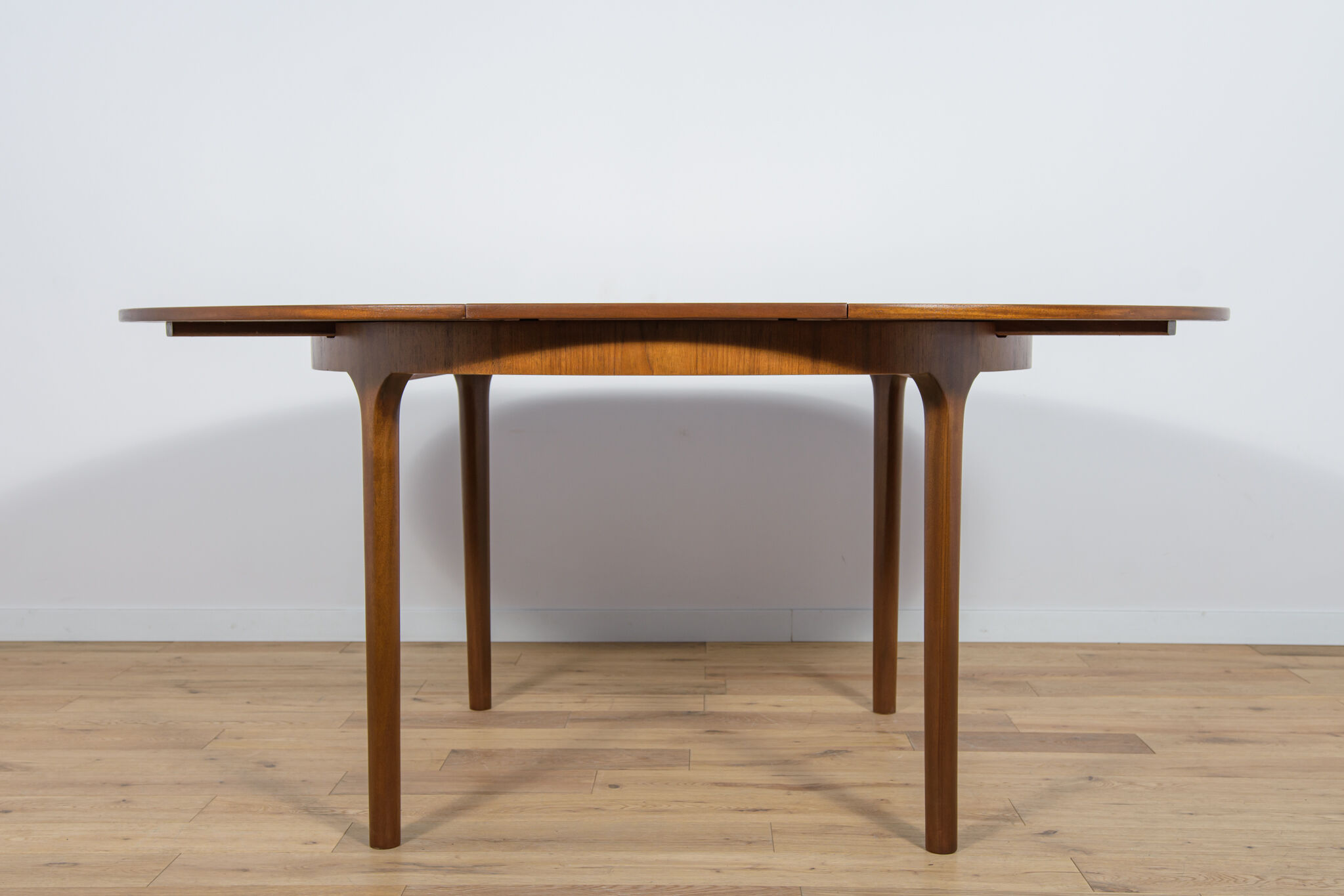 Mid Century Round Extendable Dining Table from McIntosh, 1960s