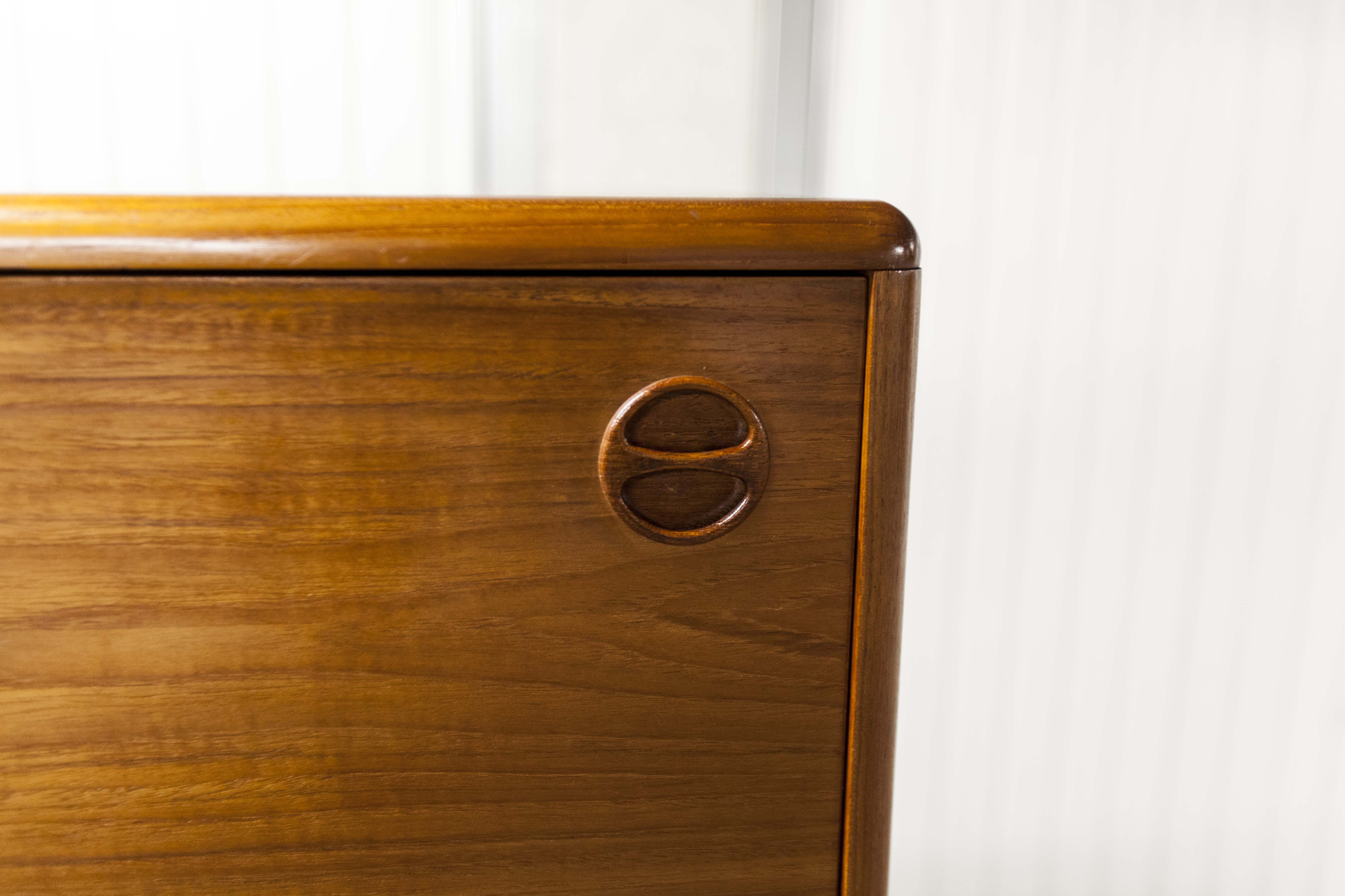 Scandinavian high enfilade 1960 solid teak