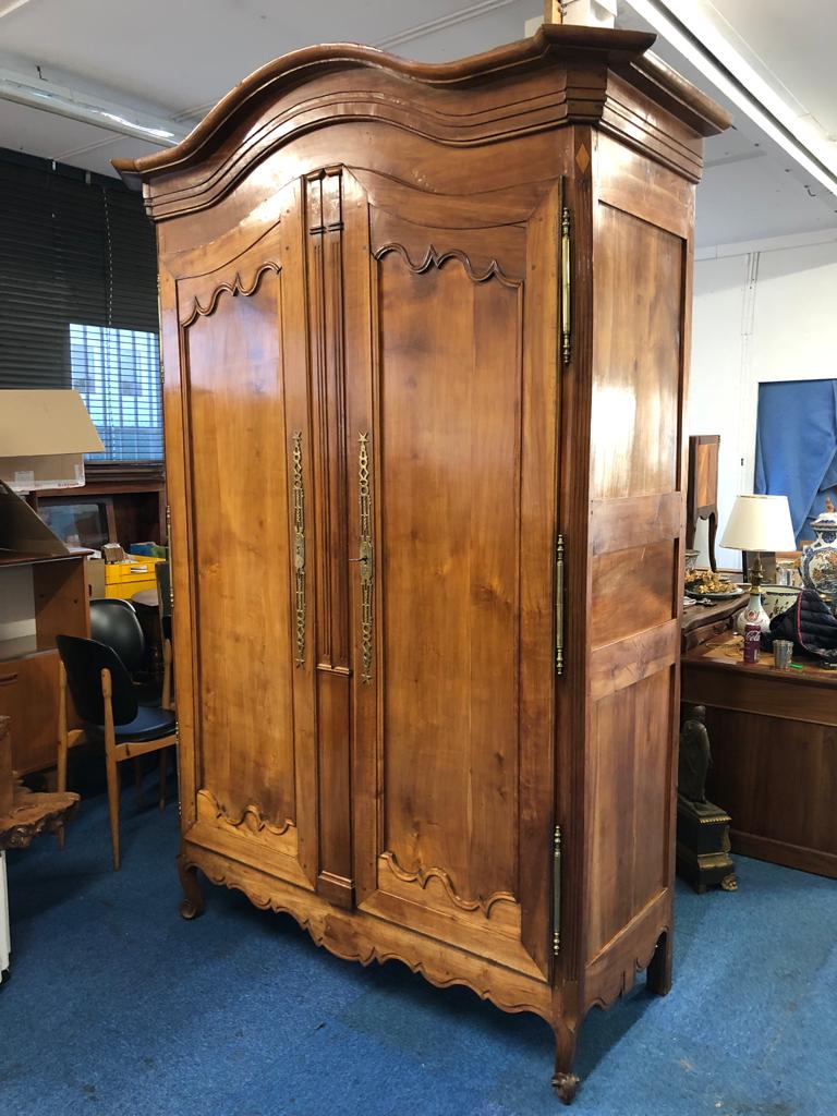 Superb wardrobe Louis XV walnut early nineteenth