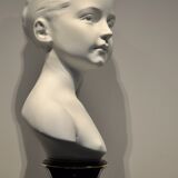 Young girl Houdon GM blue foot