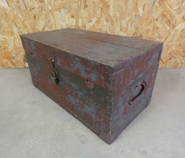 Ancien coffre en bois