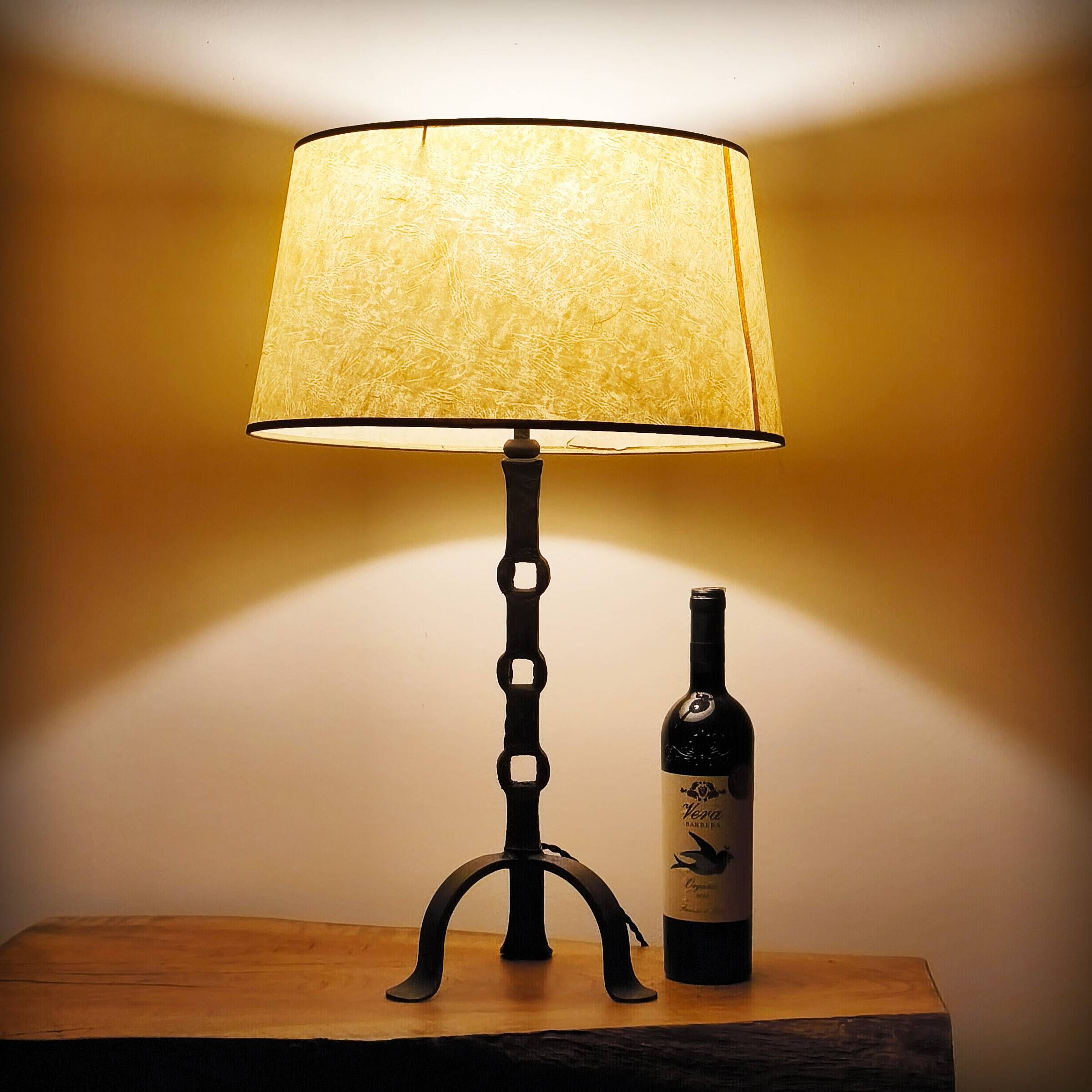 Brutalist lamp base in wrought and beaten iron, France, 1920 to 1960.
