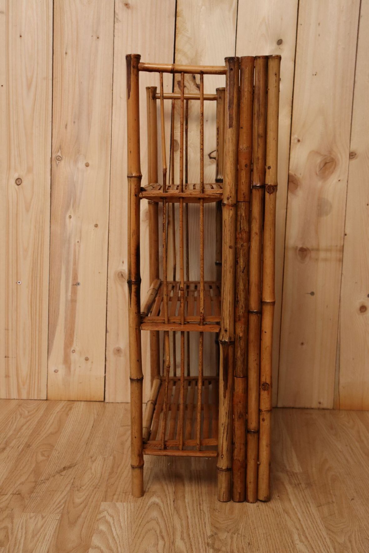 Foldable bamboo shelf