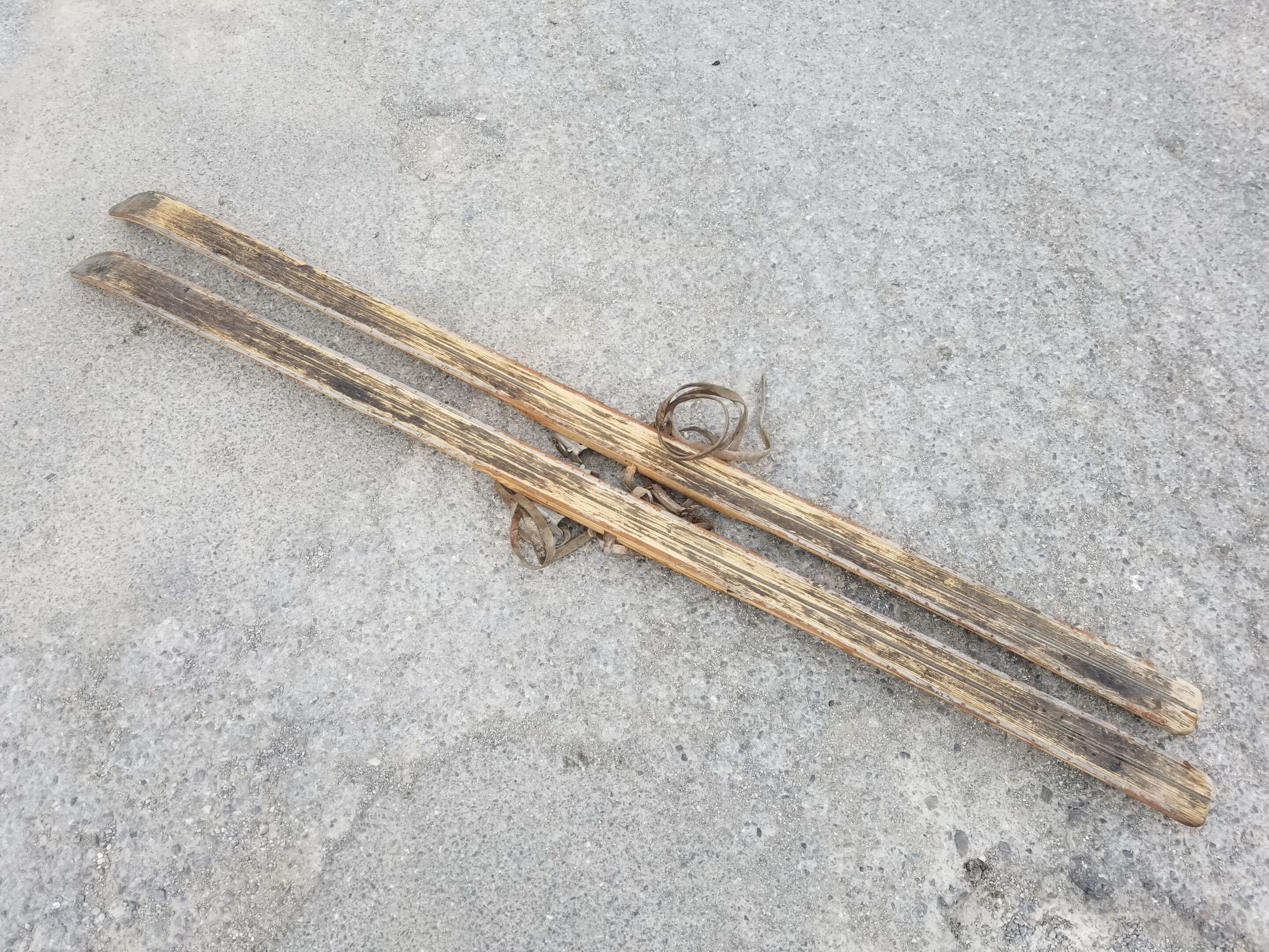 Ancienne paire de ski en bois - vintage