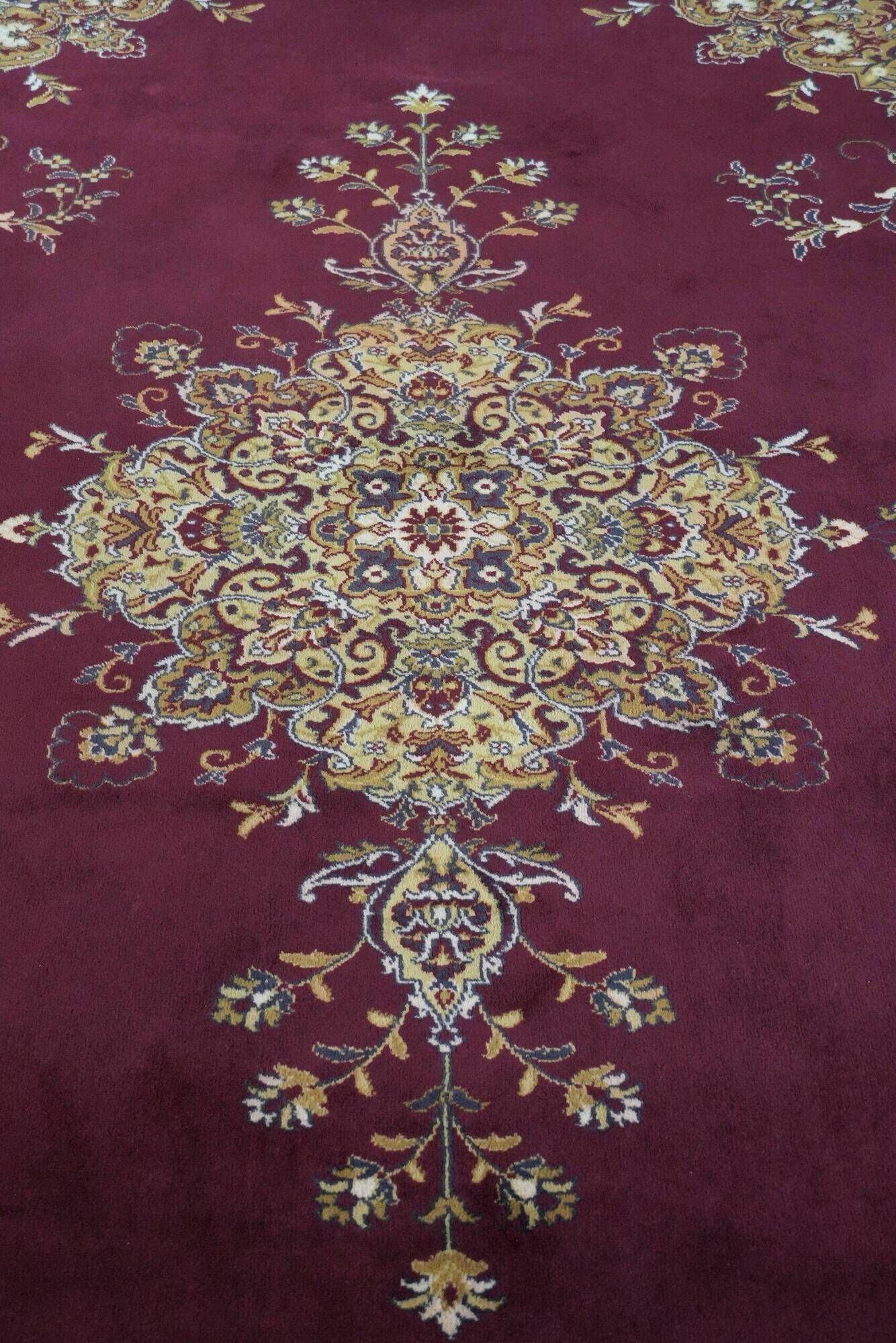 Rug with beautiful patterns in mainly red and yellow colours 296x203cm