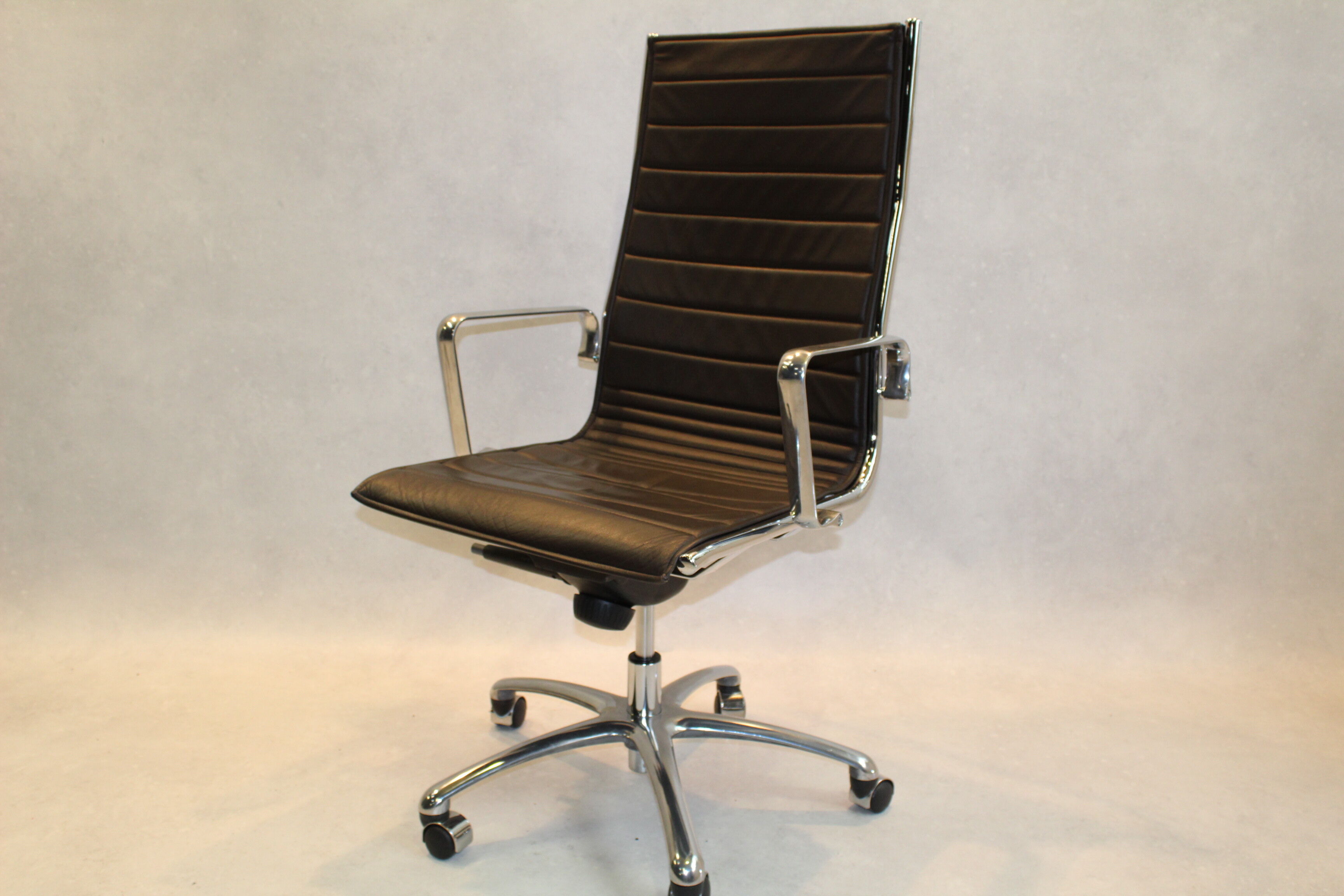 Leather and chrome office chair Luxy edition