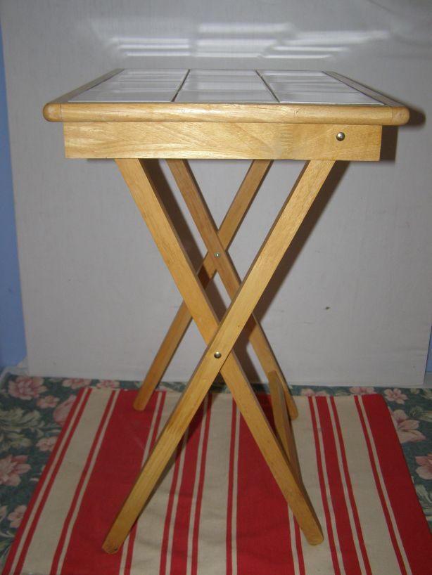 Folding table made of wood and earthenware