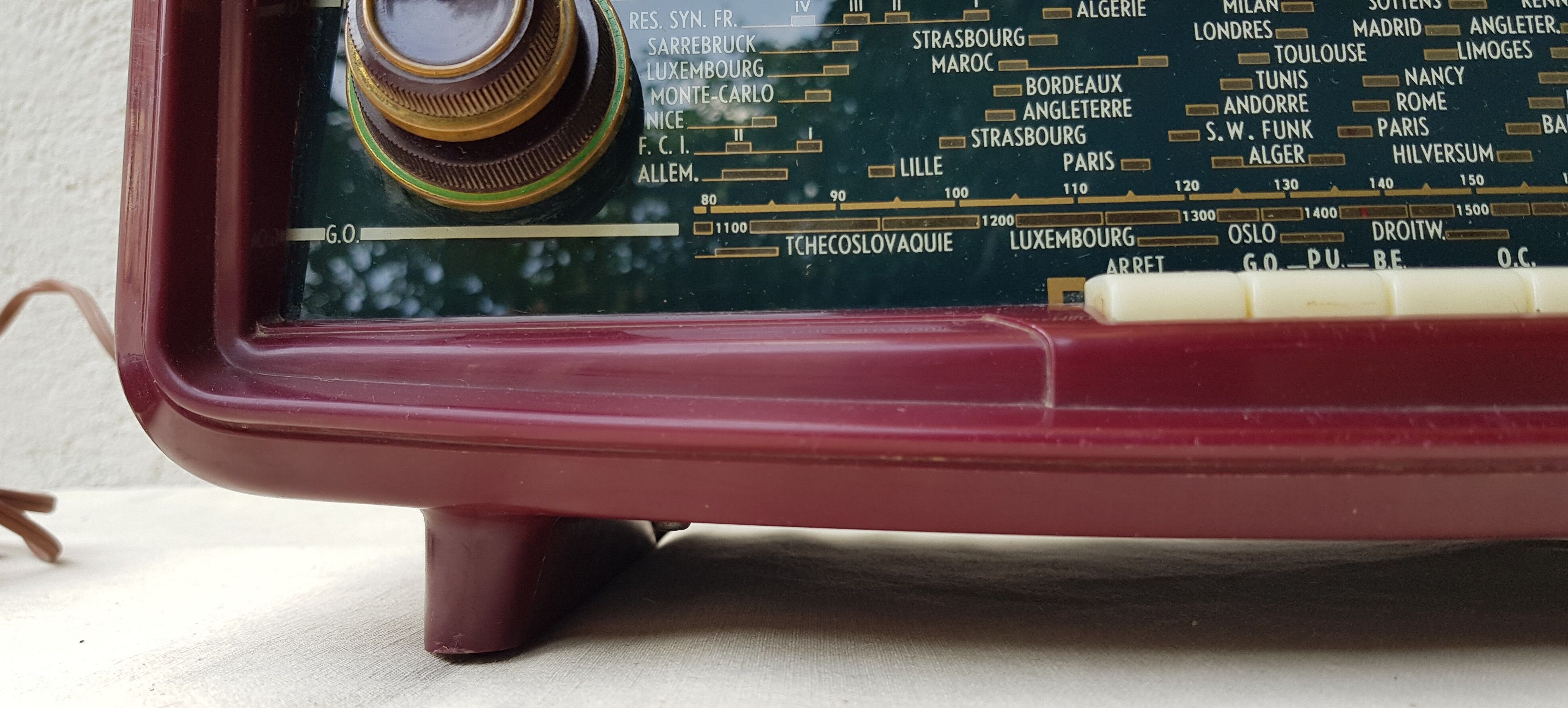 Red Bakelite TSF radio station