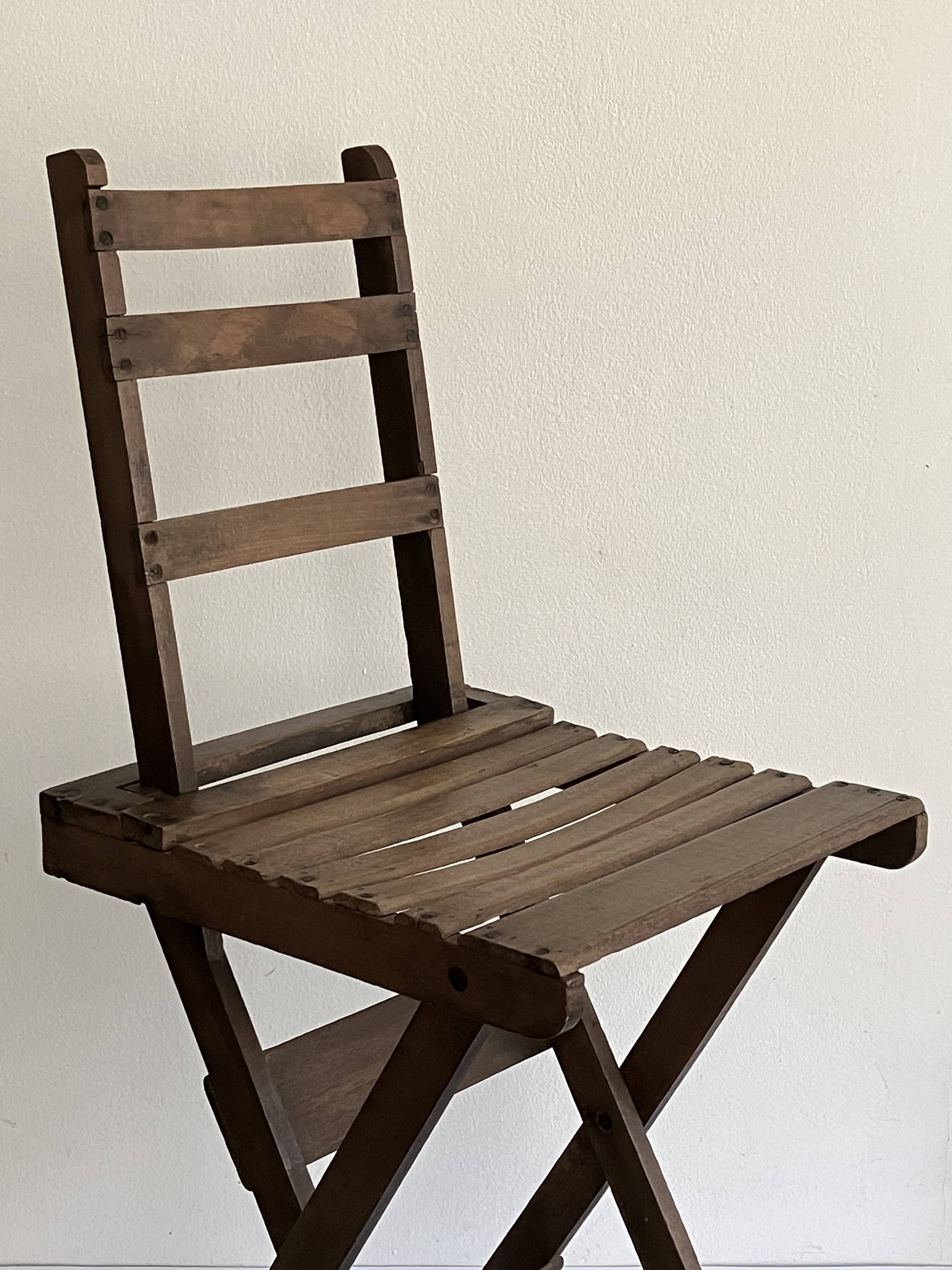 Ancienne chaise pliante avec dossier