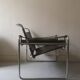 Fauteuil métal et cuir gris wassily par Marcel Breuer