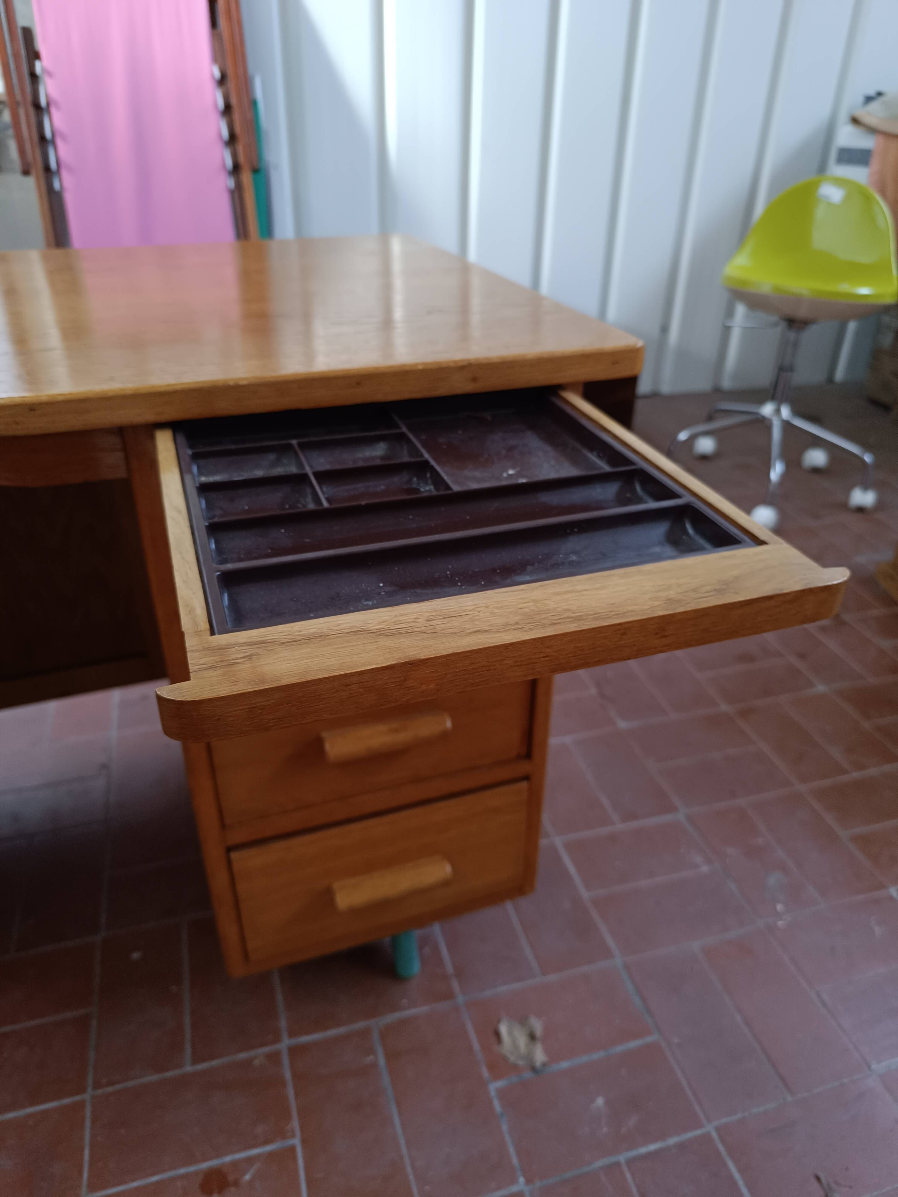 Teachers' desk and its Delagrave chair