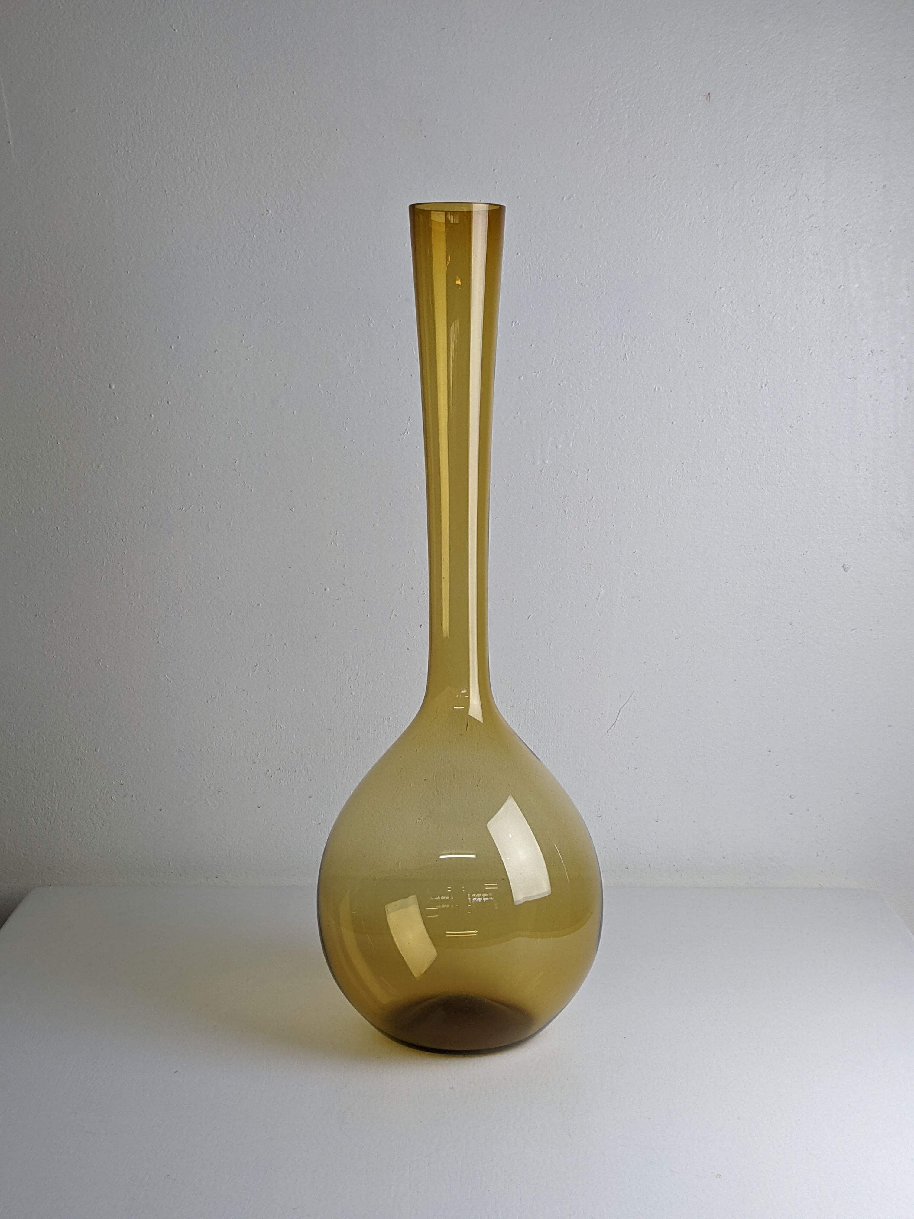 Large scandinavian vase in blown glass by arthur percy for gullaskruf, sweden - 50s