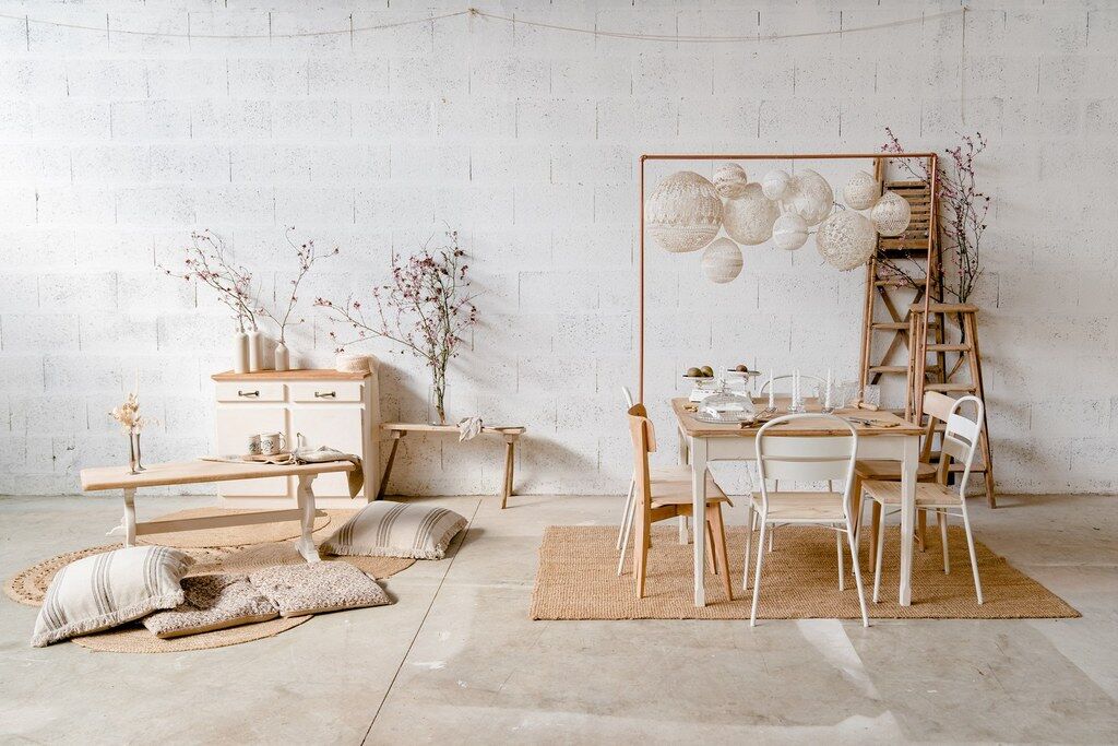 Wooden farmhouse table – cream foot