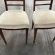 Paire de chaises anglaises en velours beige