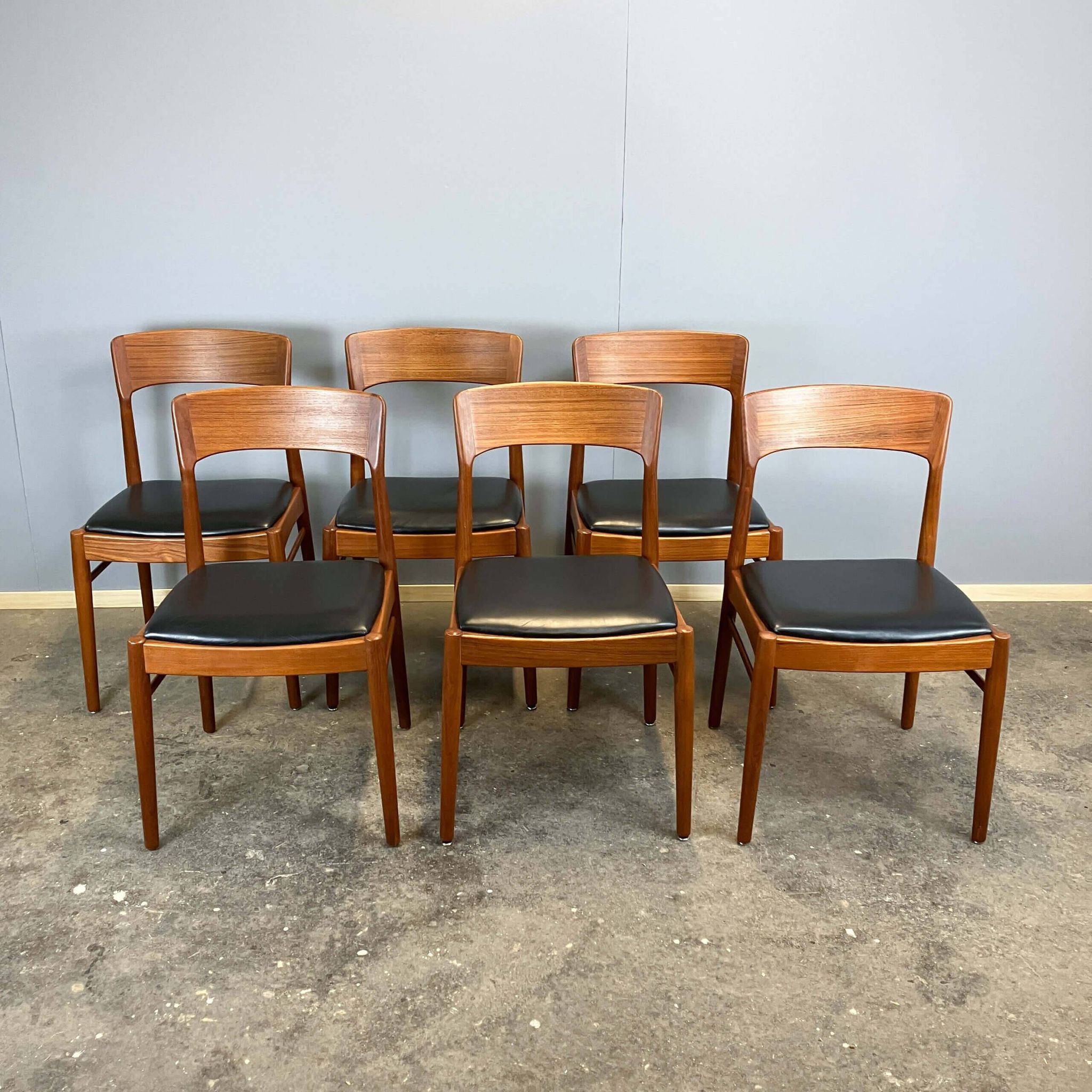 Set of 6 dining chairs by Henning Kjaernulf for Korup Stolefabrik, teak and leather, 1960s.